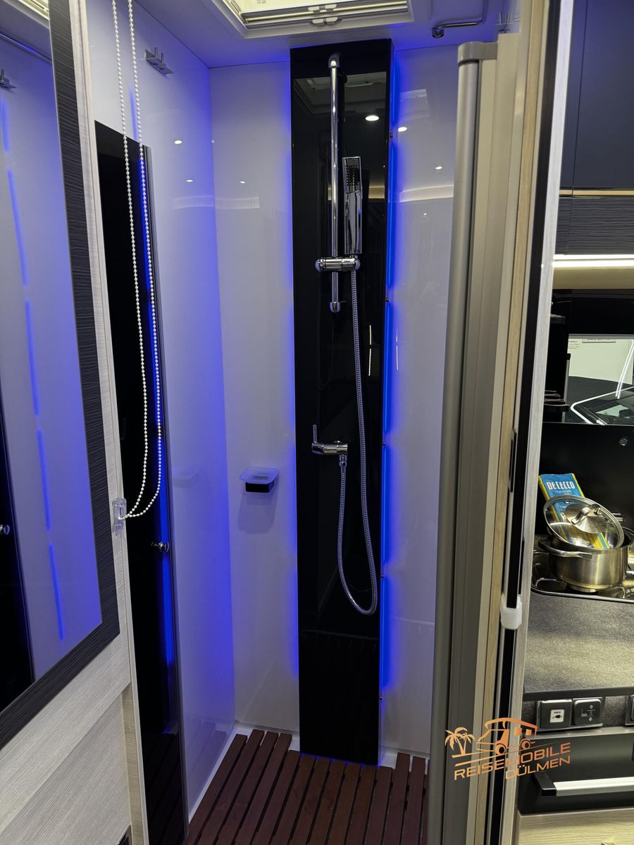 Fahrzeugabbildung Challenger Integriert Graphite Edition 2060 Auto. Artic 6D