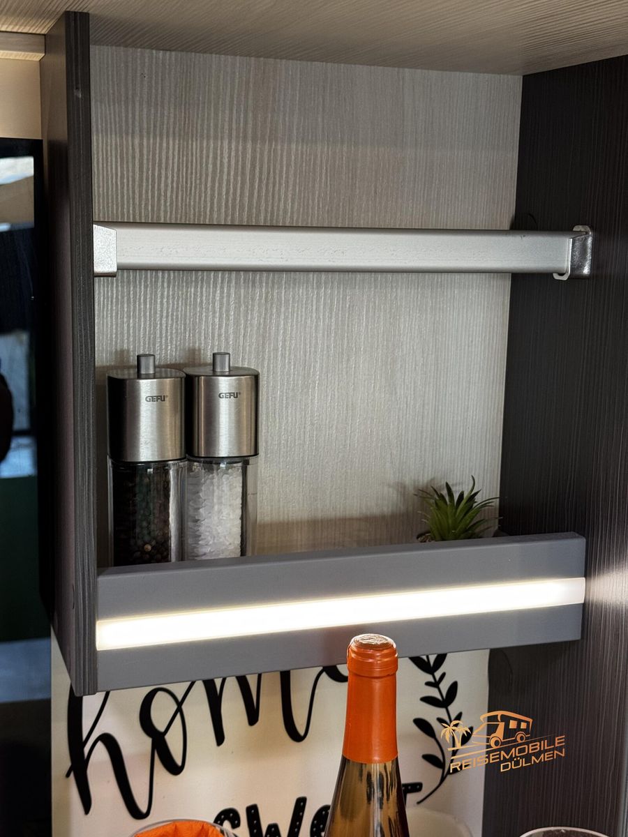 Fahrzeugabbildung Challenger Integriert Graphite Edition 2060 Auto. Artic 6D