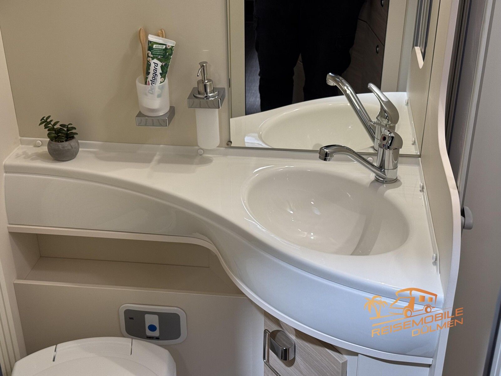 Fahrzeugabbildung Eura Mobil Activa One AO 630 LS Luftfahrwerk Travel Paket