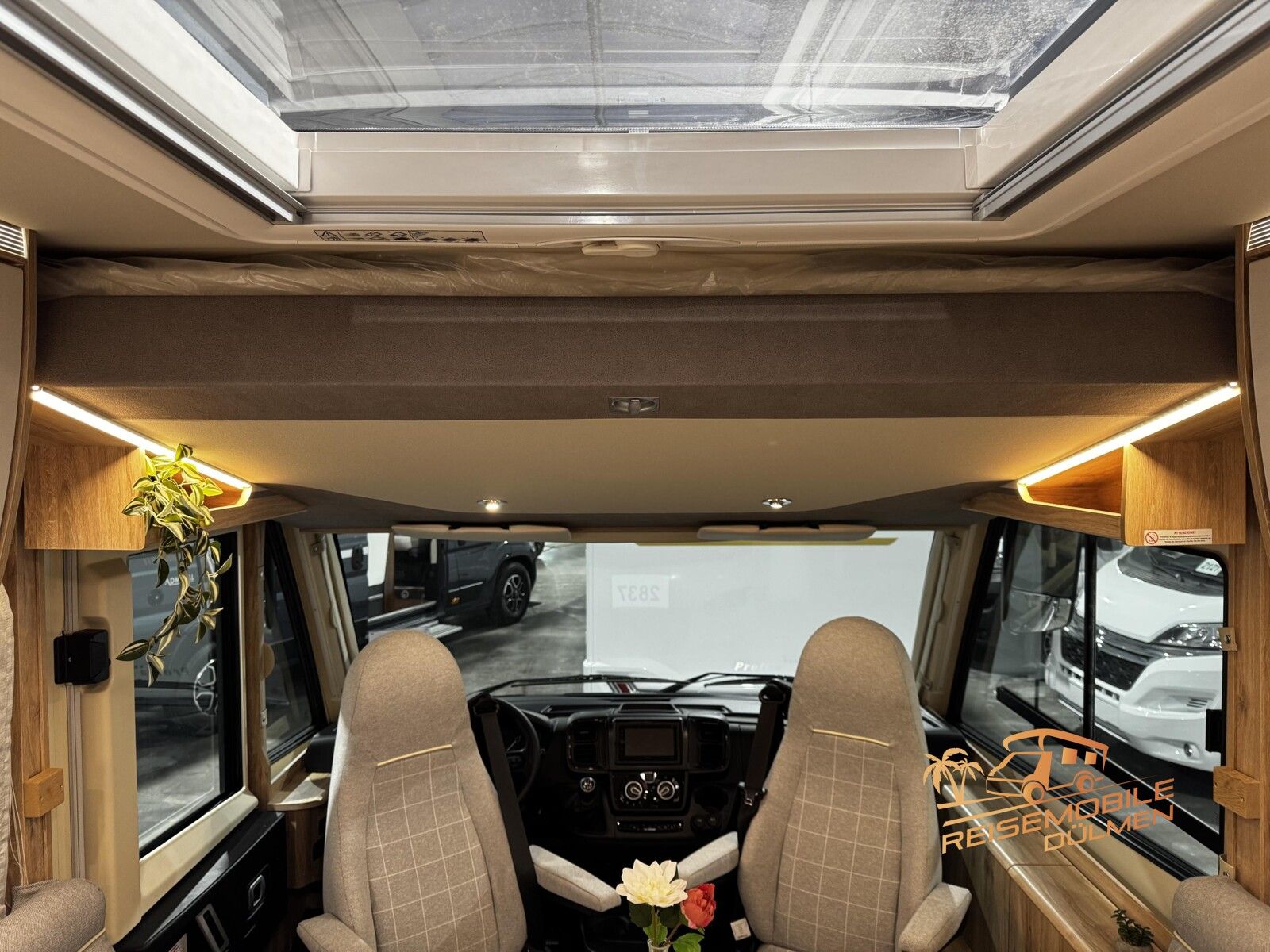 Fahrzeugabbildung Eura Mobil Integra Line 720 EF RFK Alde Luftfahrwerk