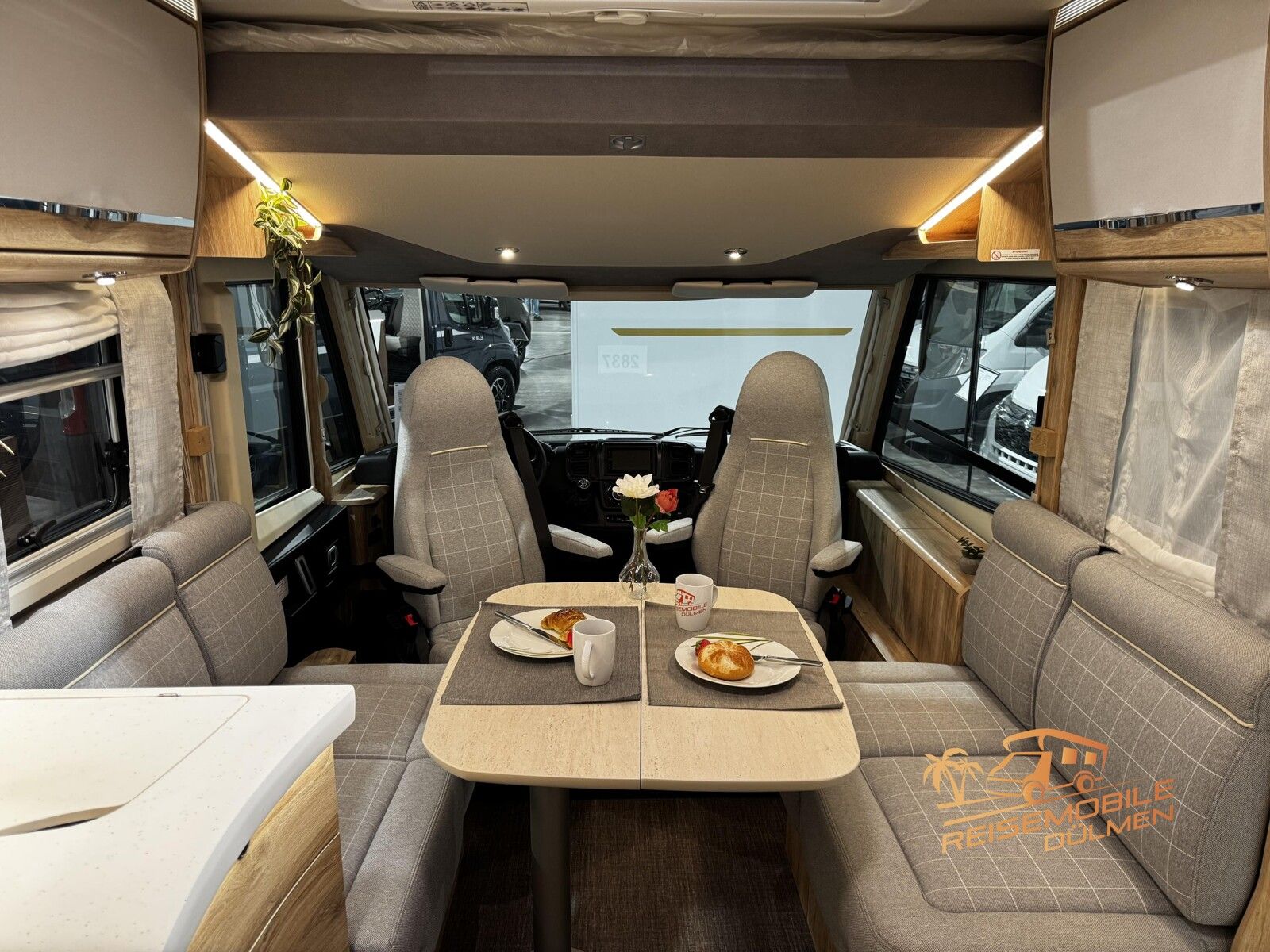 Fahrzeugabbildung Eura Mobil Integra Line 720 EF RFK Alde Luftfahrwerk