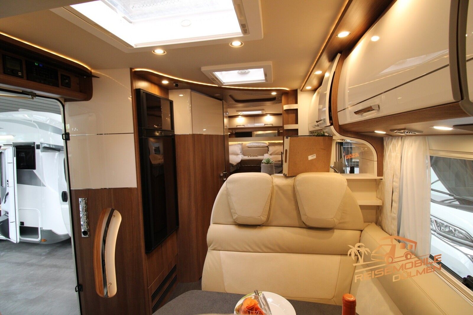 Fahrzeugabbildung Carthago c-tourer I  148 LE 180PS Auto Solar AHK 5.Sitzer