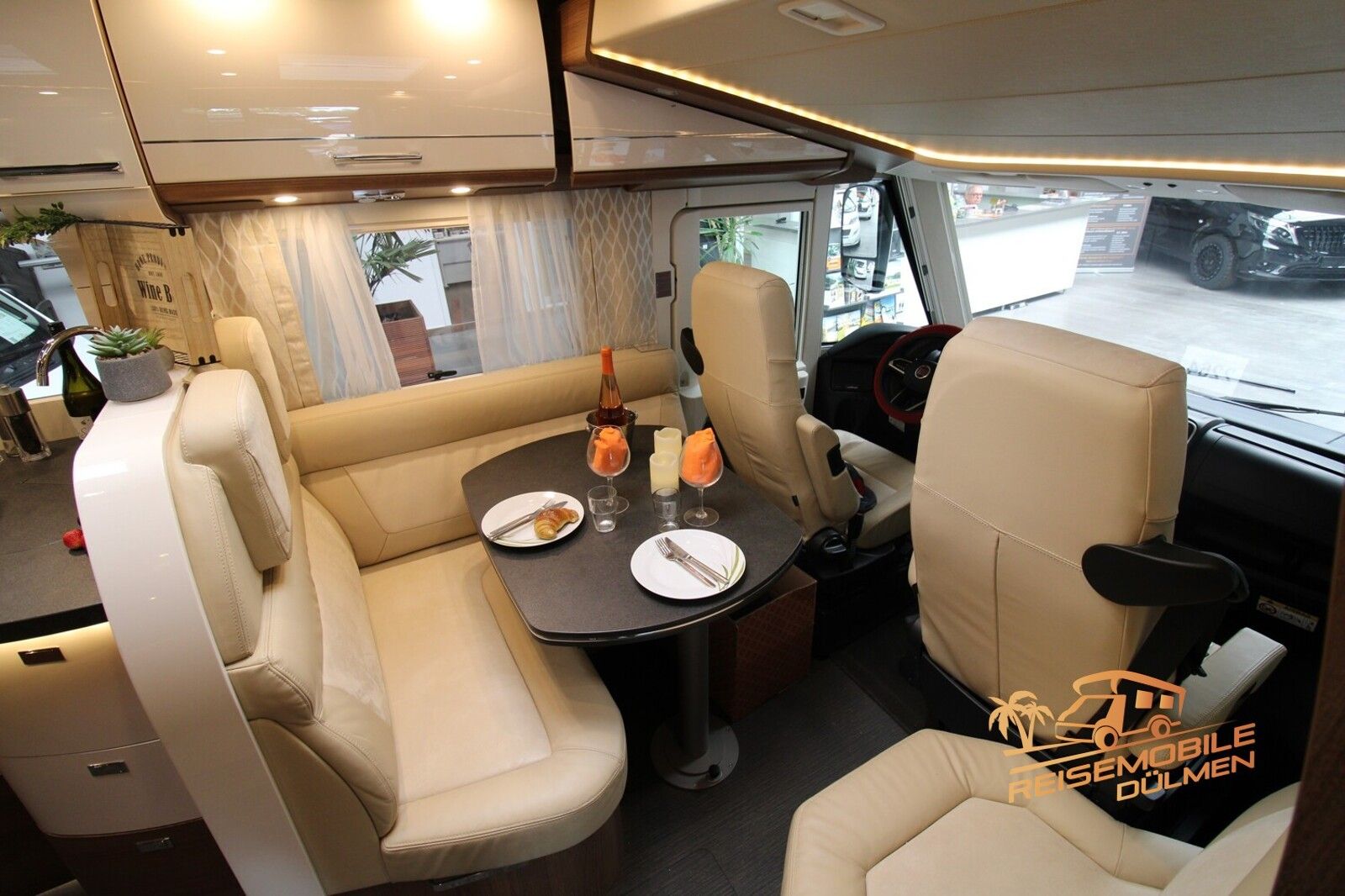 Fahrzeugabbildung Carthago c-tourer I  148 LE 180PS Auto Solar AHK 5.Sitzer