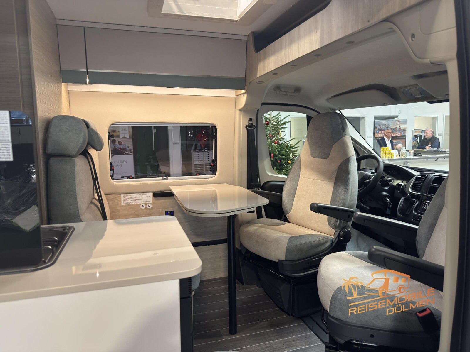 Fahrzeugabbildung Forster Livin Up Pro FV 636 EBL 8G Auto Isofix e.Spiegel