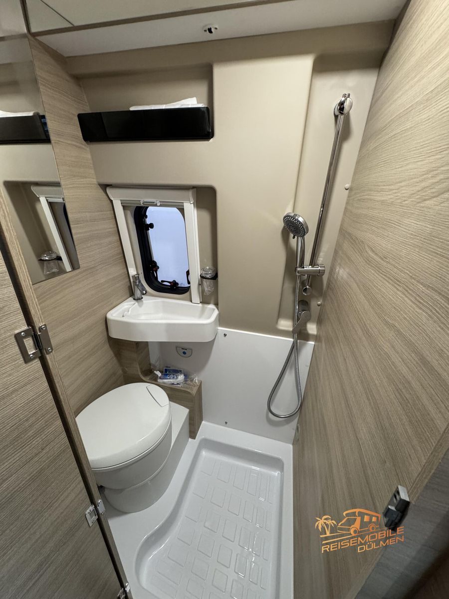 Fahrzeugabbildung Forster Livin Up Pro FV 636 EBL 8G Auto Isofix e.Spiegel