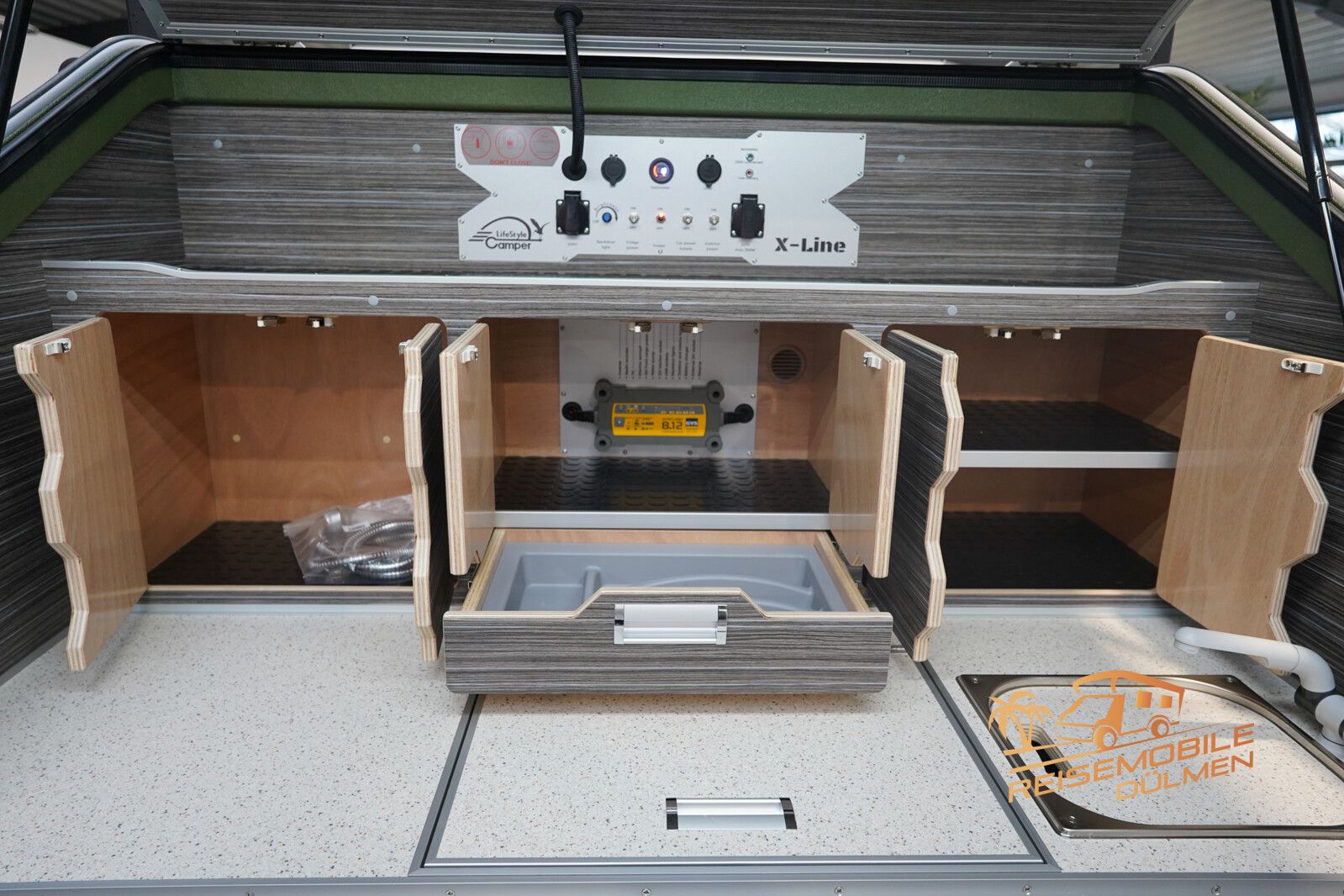 Fahrzeugabbildung Andere LifeStyle Camper X-Line Außendusche Dachreling A
