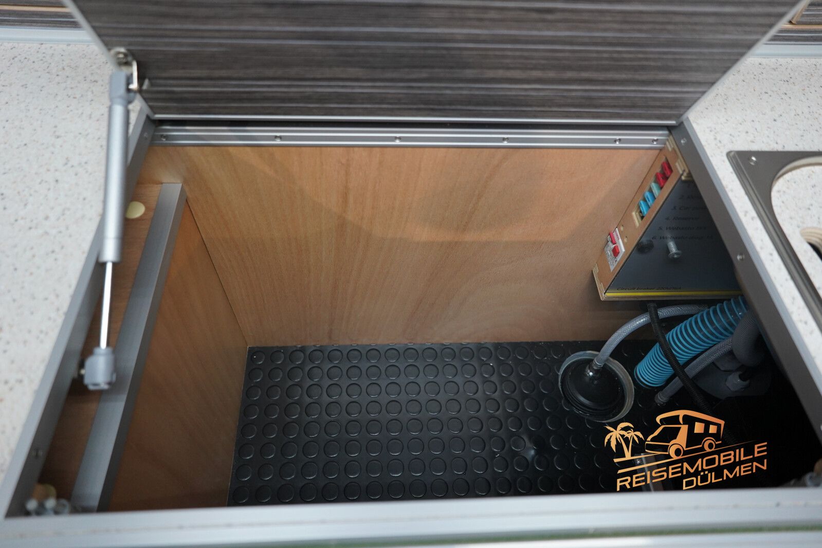 Fahrzeugabbildung Andere LifeStyle Camper X-Line Außendusche Dachreling A