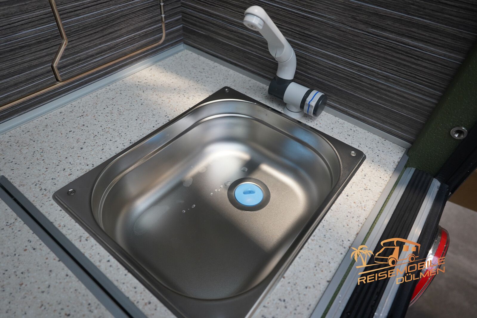 Fahrzeugabbildung Andere LifeStyle Camper X-Line Außendusche Dachreling A