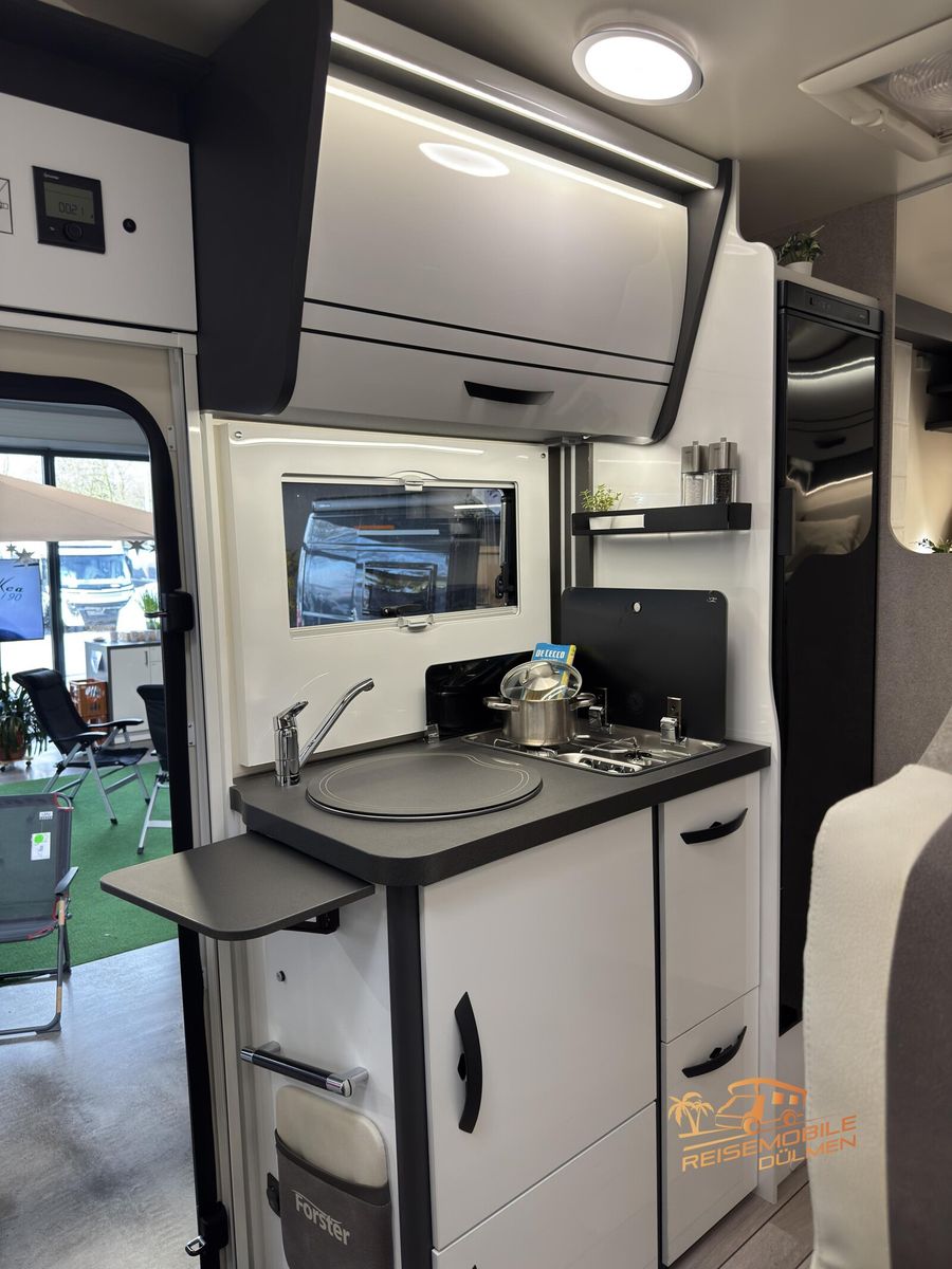 Fahrzeugabbildung Forster A 699EB 2026 Driver Assi Winter Paket 5 Sitzer