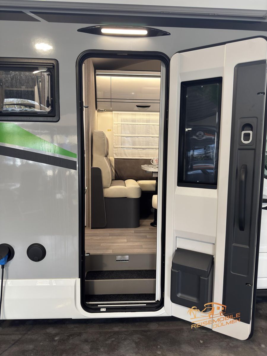 Fahrzeugabbildung Forster A 699EB Winter Pack Driver Assist. Markise RFK