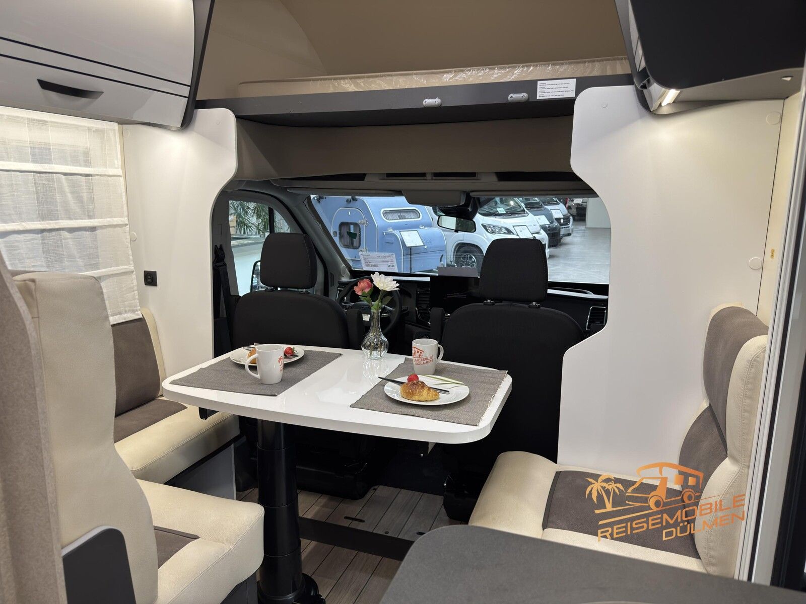 Fahrzeugabbildung Forster A 699EB Winter Pack Driver Assist. Markise RFK