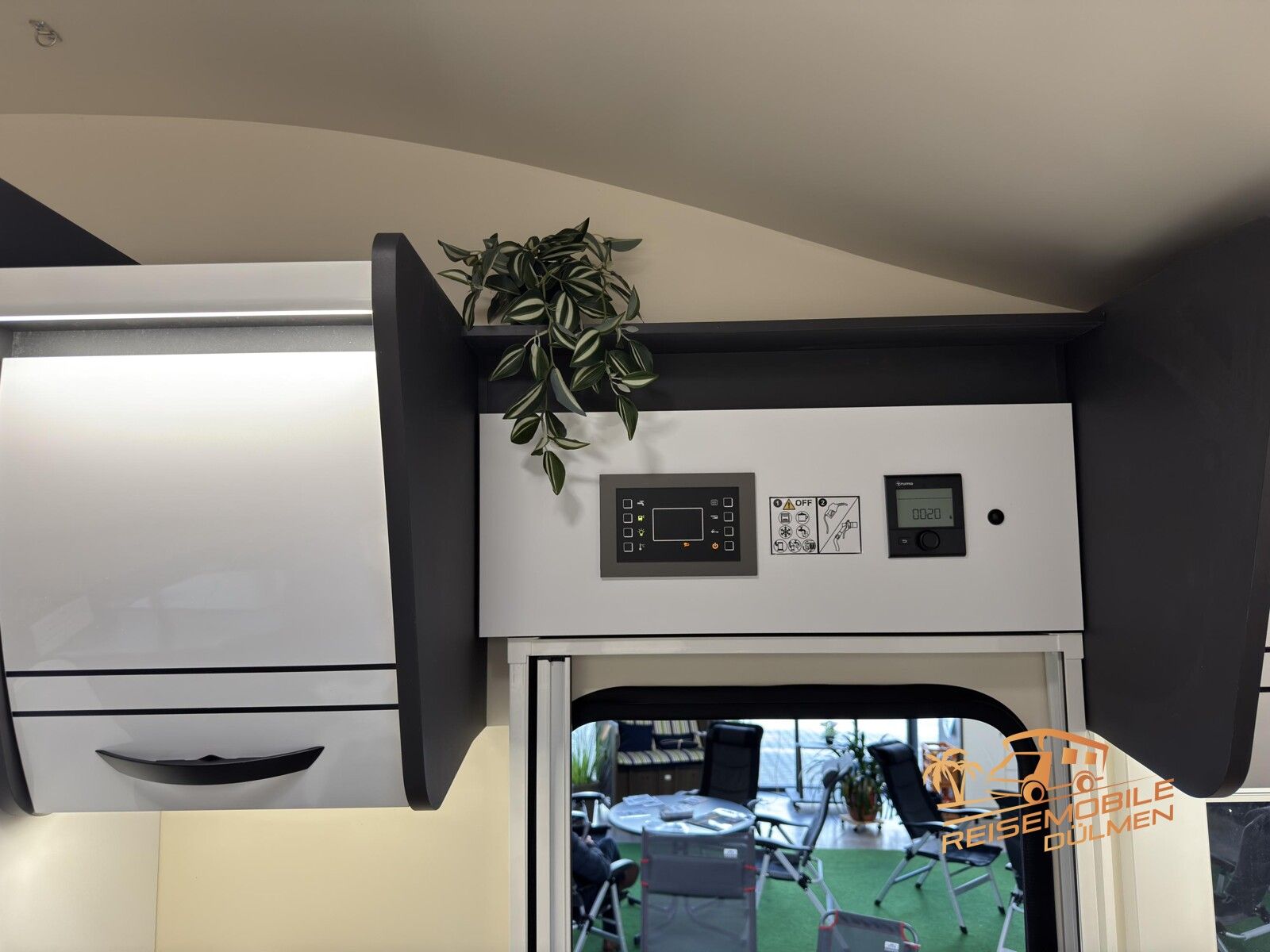 Fahrzeugabbildung Forster A 699EB Winter Pack Driver Assist. Markise RFK