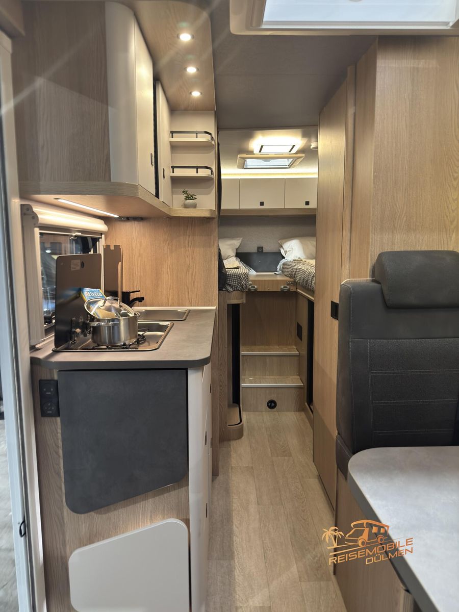 Fahrzeugabbildung Hobby OnTour C 680 GE Auto. PIONEER 9 Markise 16