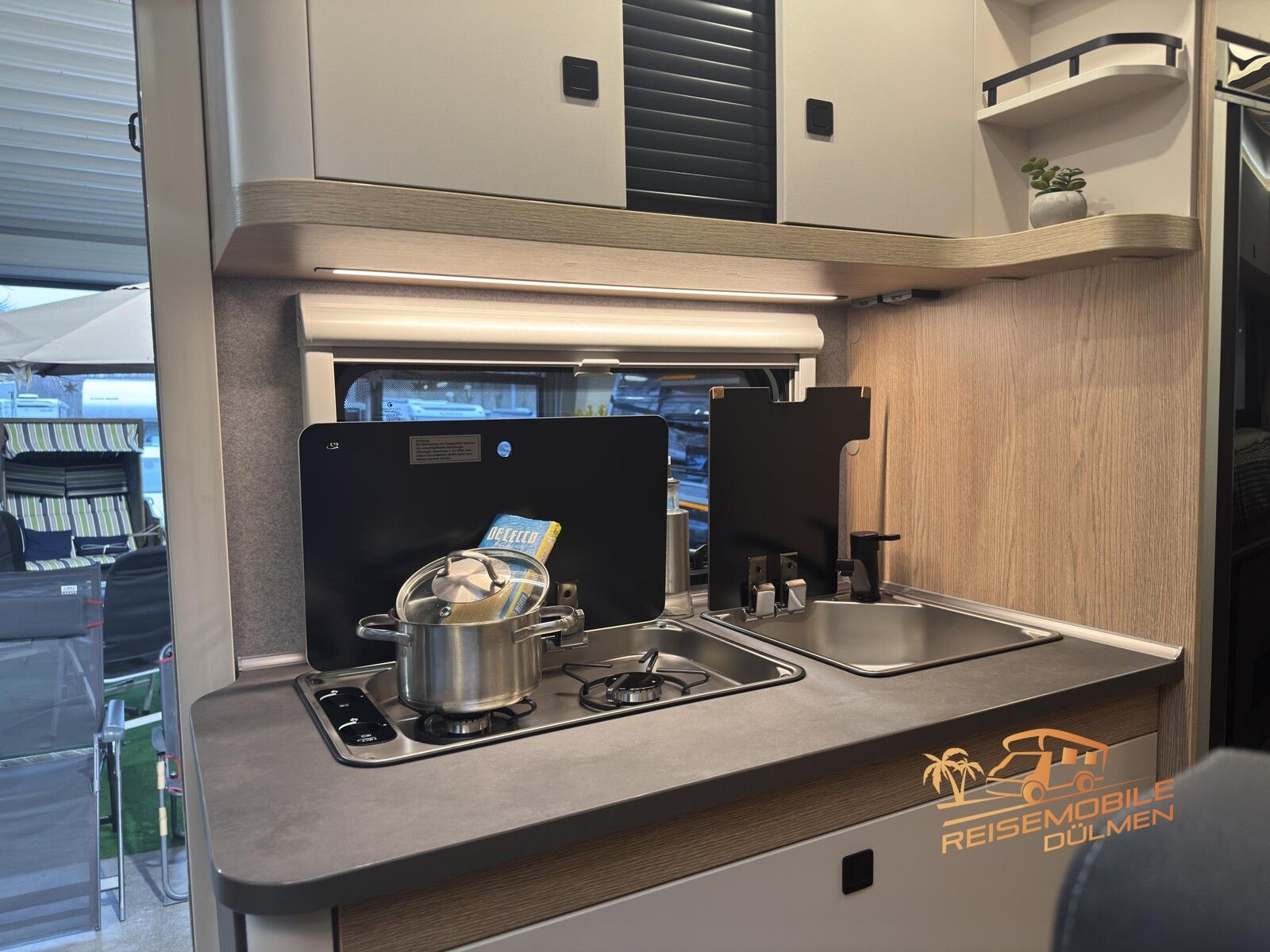 Fahrzeugabbildung Hobby OnTour C 680 GE Auto. PIONEER 9 Markise 16