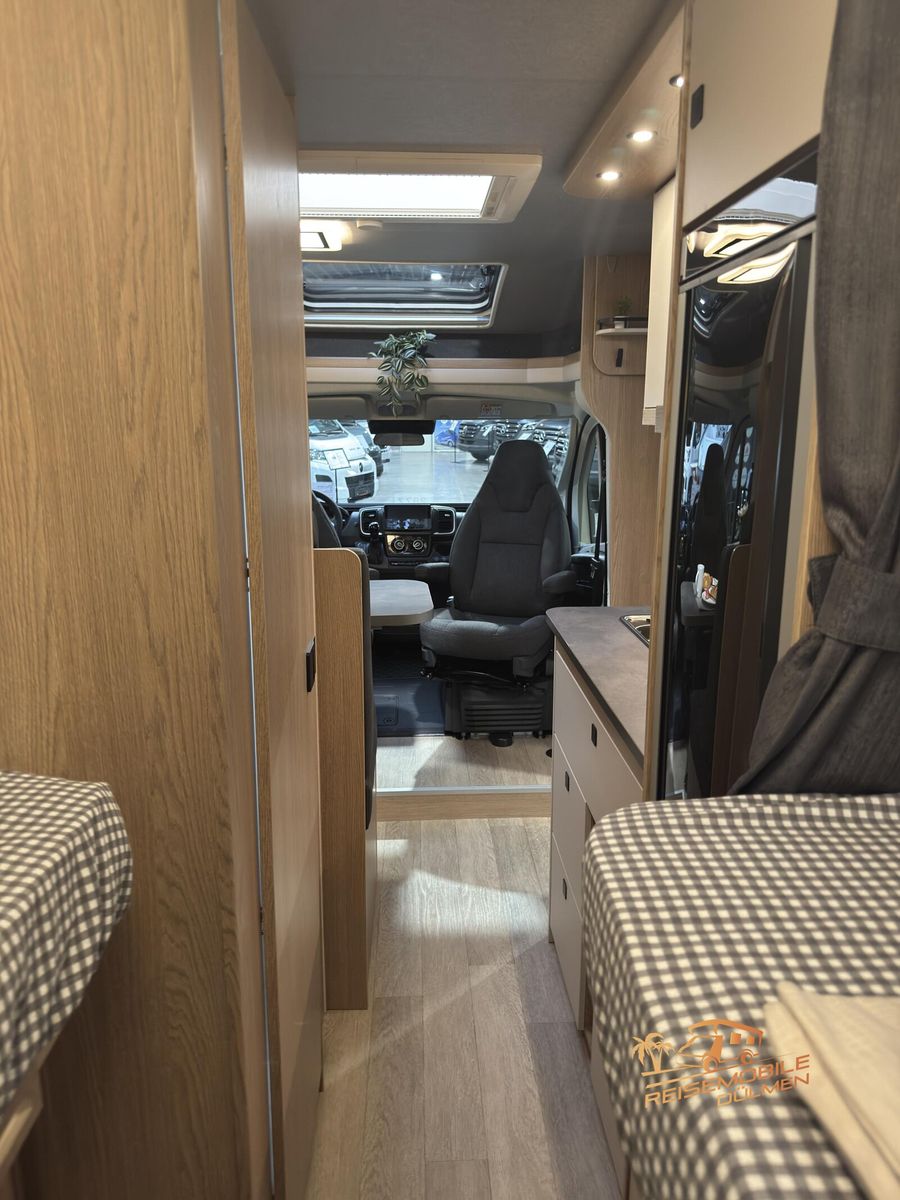 Fahrzeugabbildung Hobby OnTour C 680 GE Auto. PIONEER 9 Markise 16