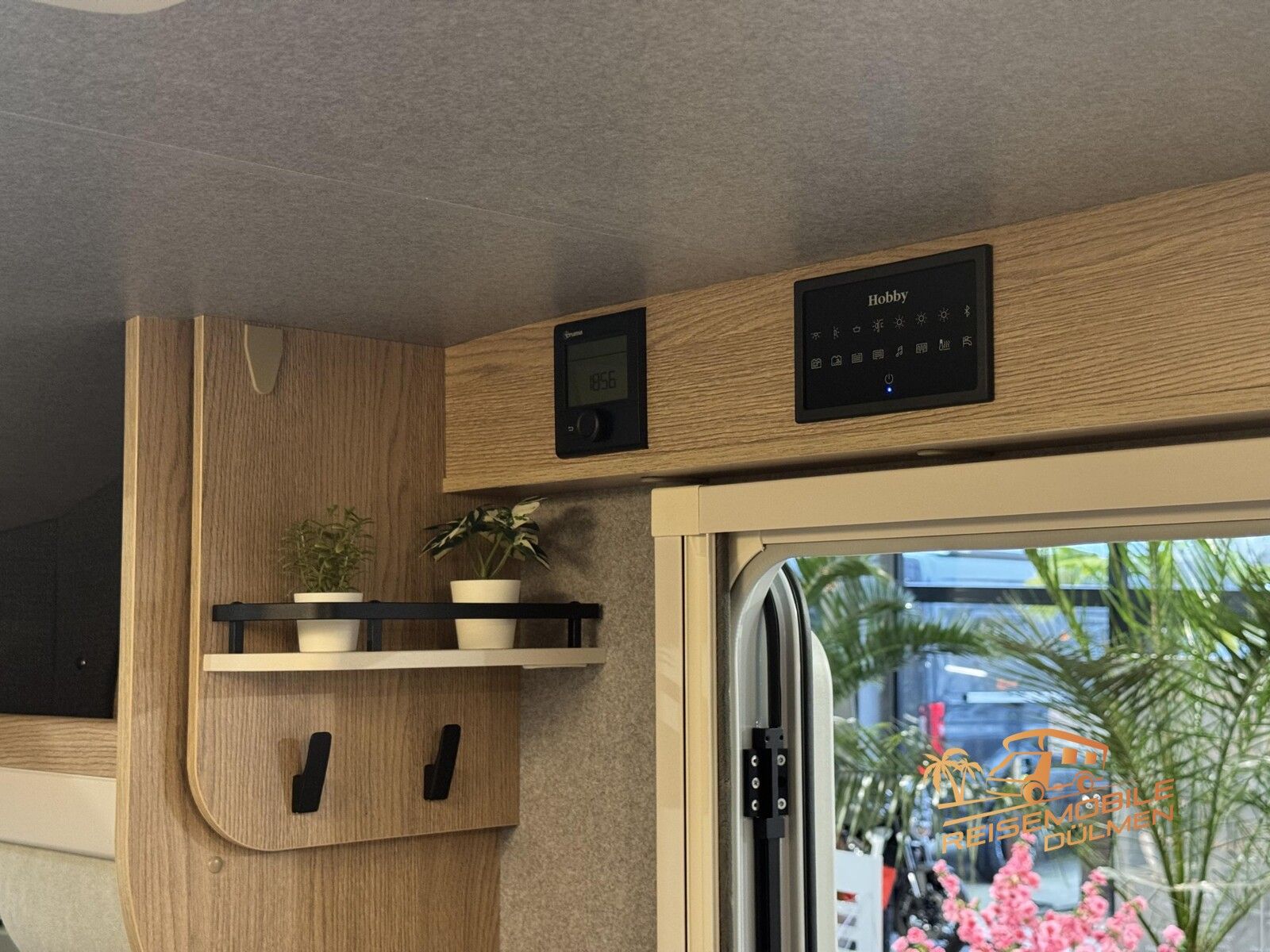 Fahrzeugabbildung Hobby OnTour C 680 GE Auto. PIONEER 9 Markise 16