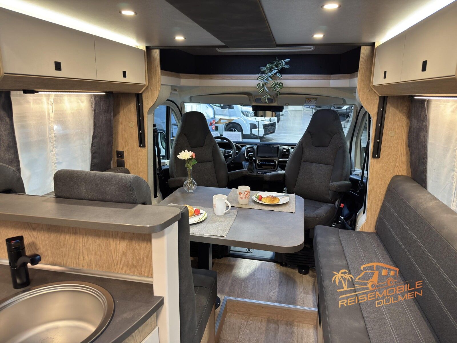 Fahrzeugabbildung Hobby OnTour T 700 FH Paket Safety Allwettereifen