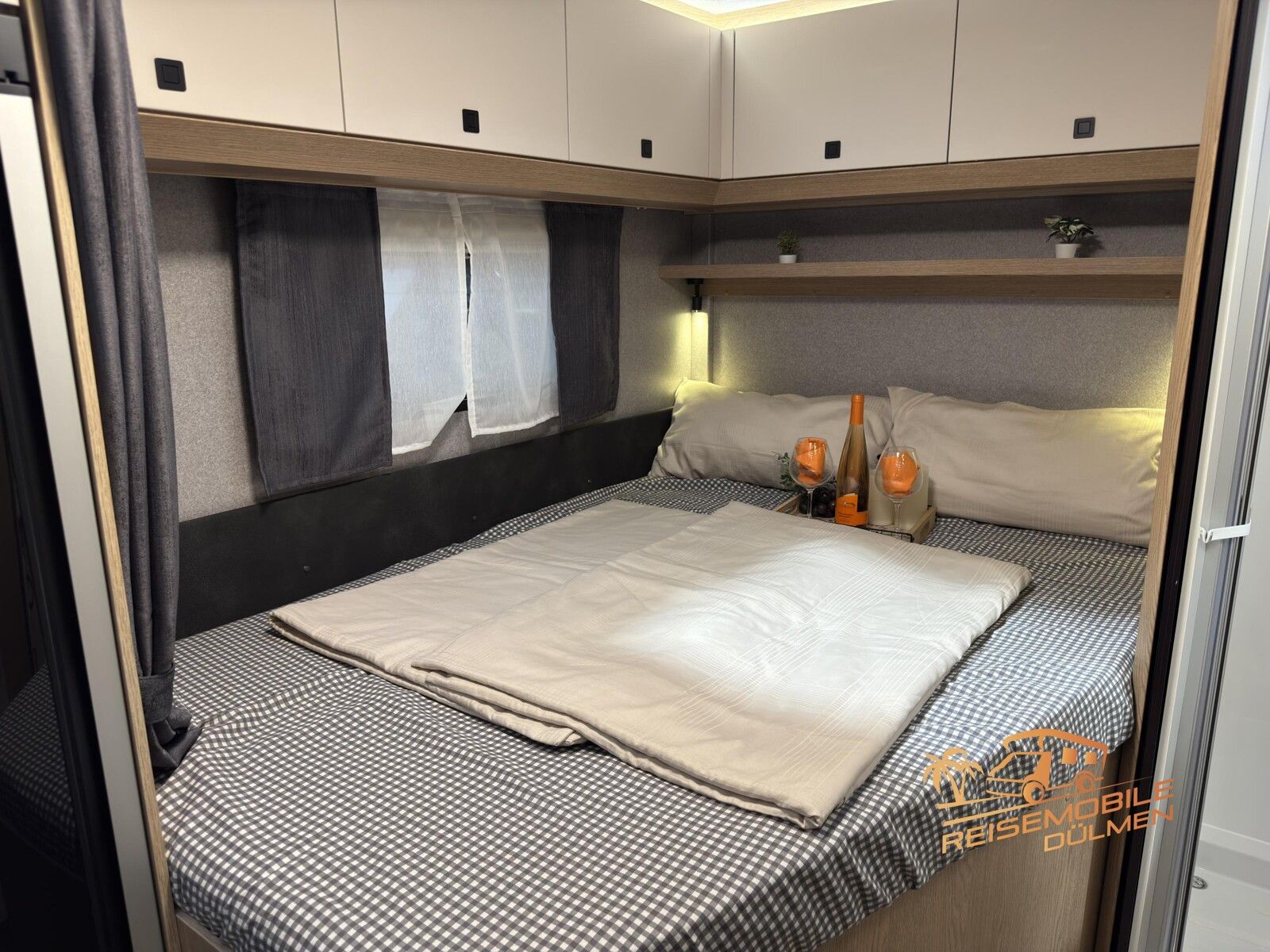 Fahrzeugabbildung Hobby OnTour T 700 FH Paket Safety Allwettereifen