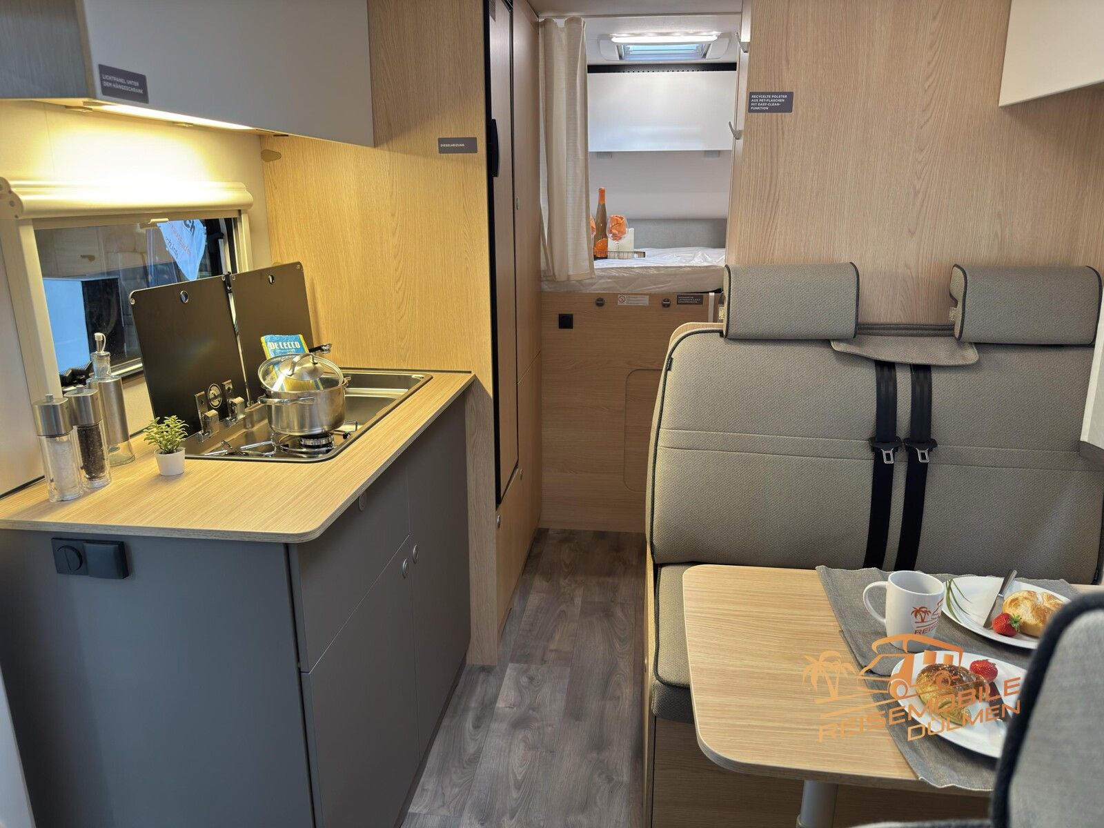 Fahrzeugabbildung LMC Tourer Alkoven A 690 G 8G Auto Fahrradträger