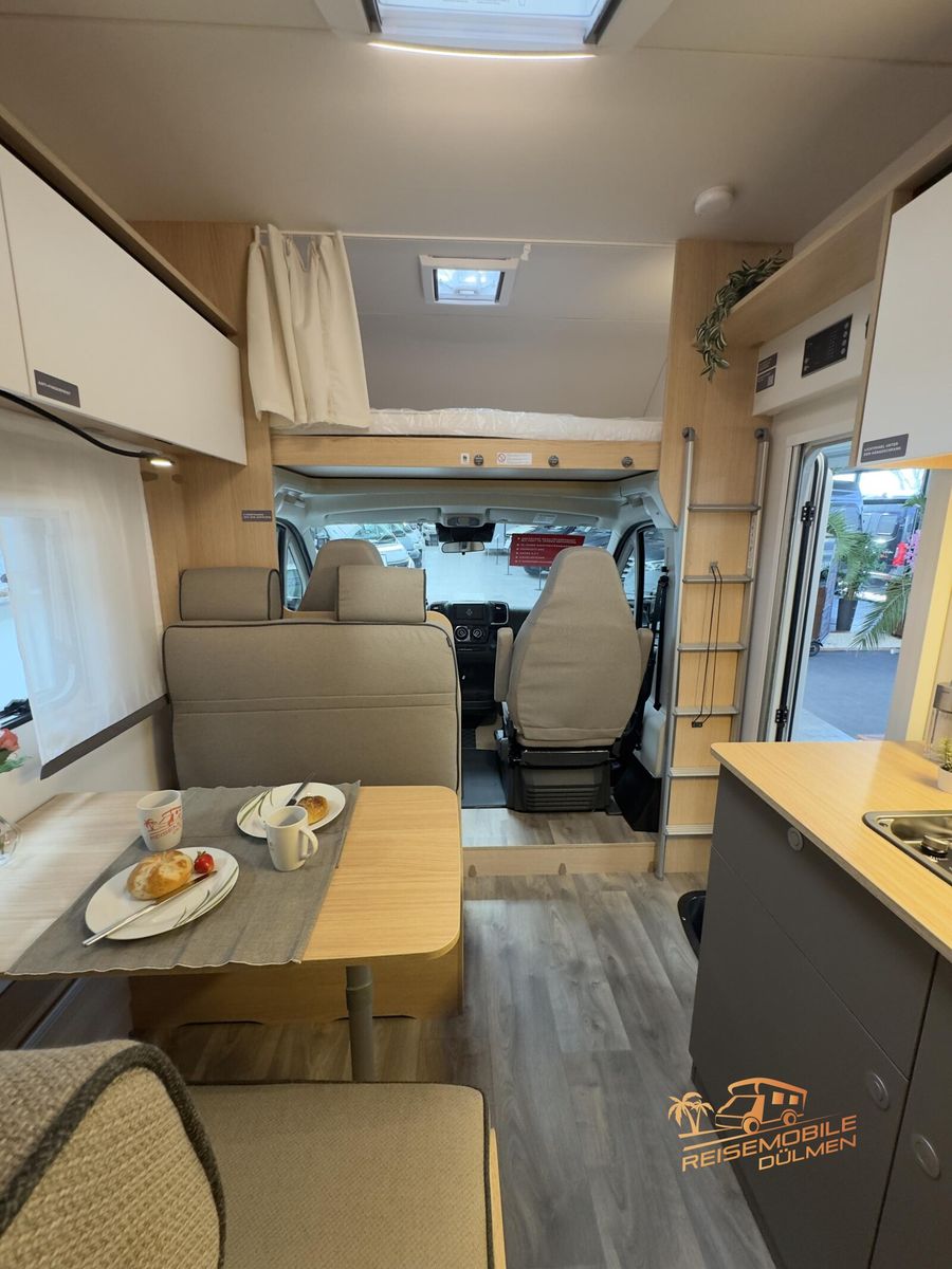 Fahrzeugabbildung LMC Tourer Alkoven A 690 G 8G Auto Fahrradträger