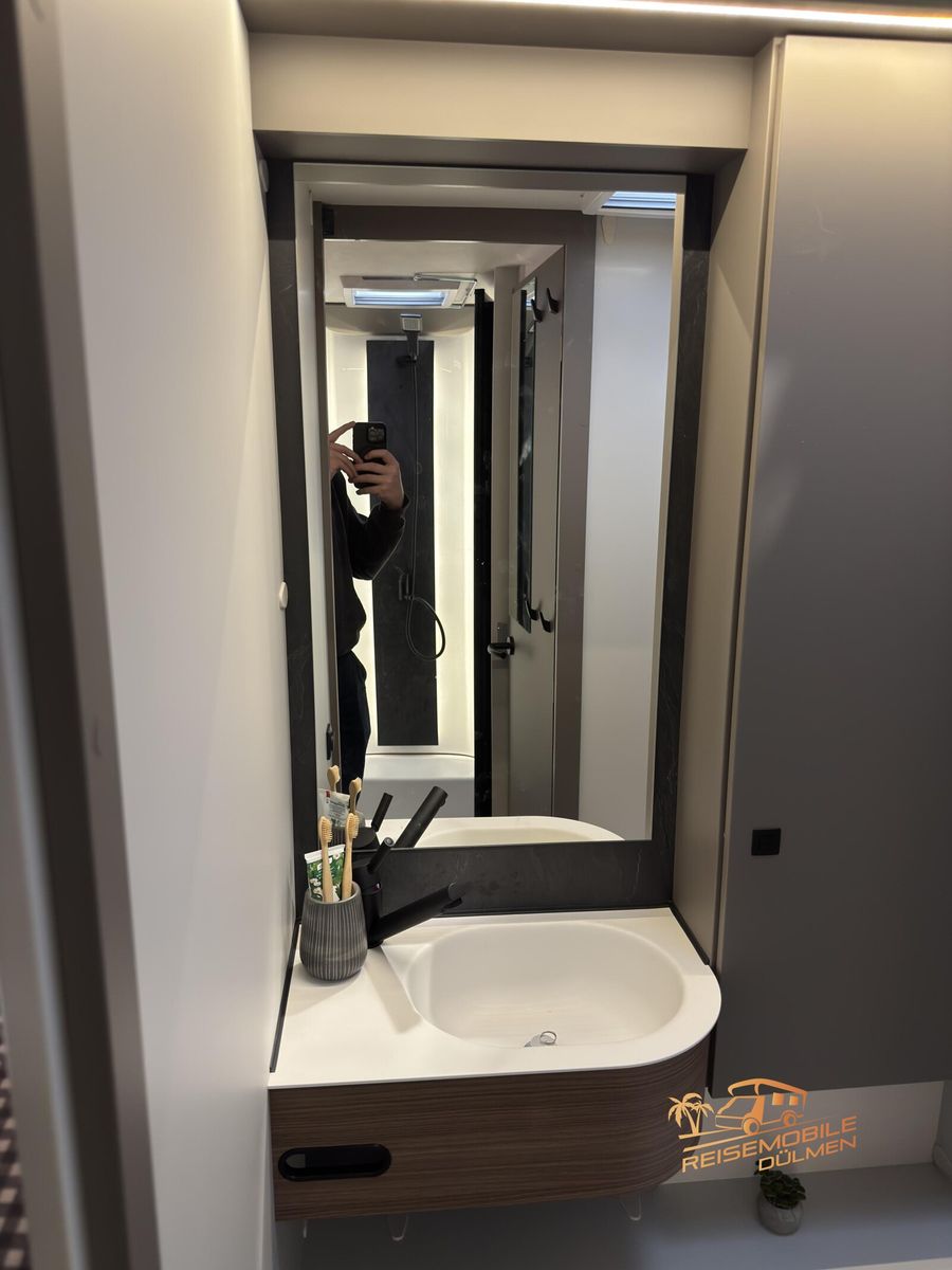 Fahrzeugabbildung LMC Cruiser 750 EF Sicherheits-Paket Automatik RFK