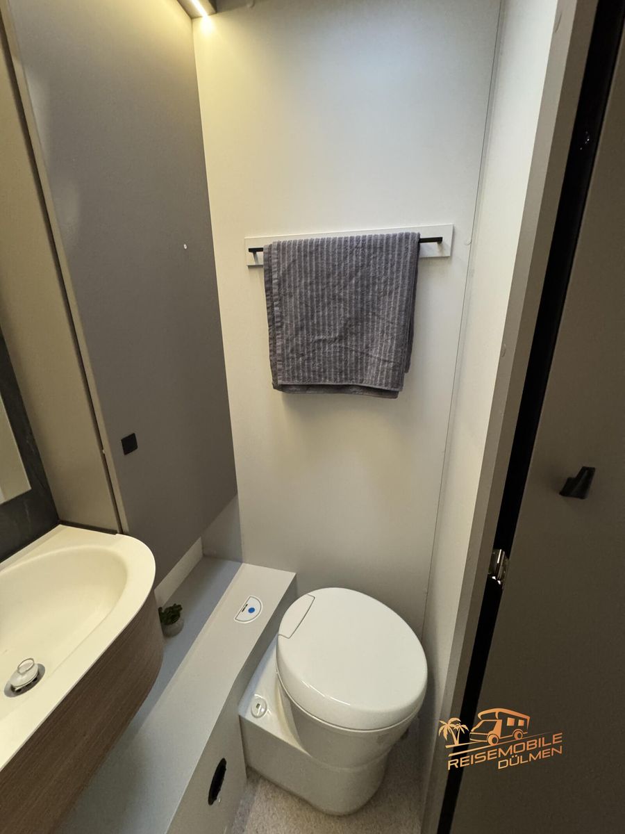 Fahrzeugabbildung LMC Cruiser 750 EF Sicherheits-Paket Automatik RFK