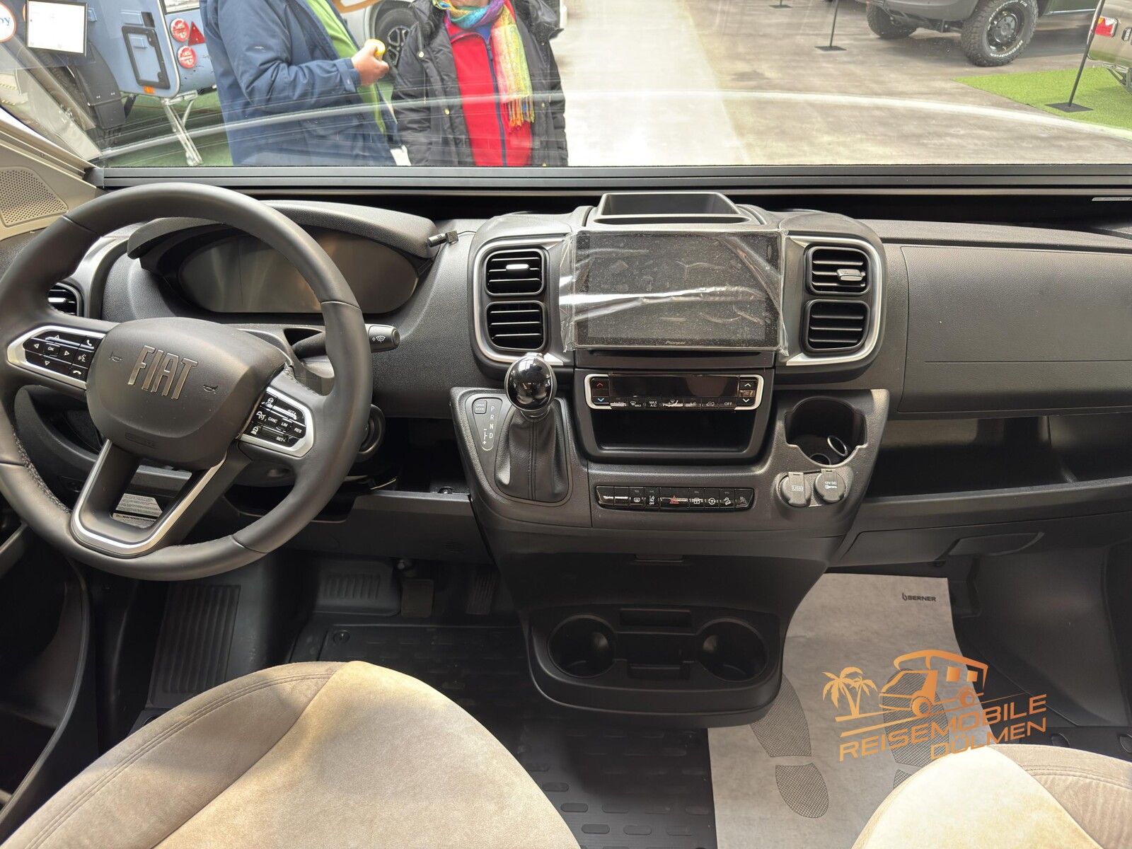 Fahrzeugabbildung Forster Livin Up Pro 636 EBL VIBE Edition Isofix RFK ACC