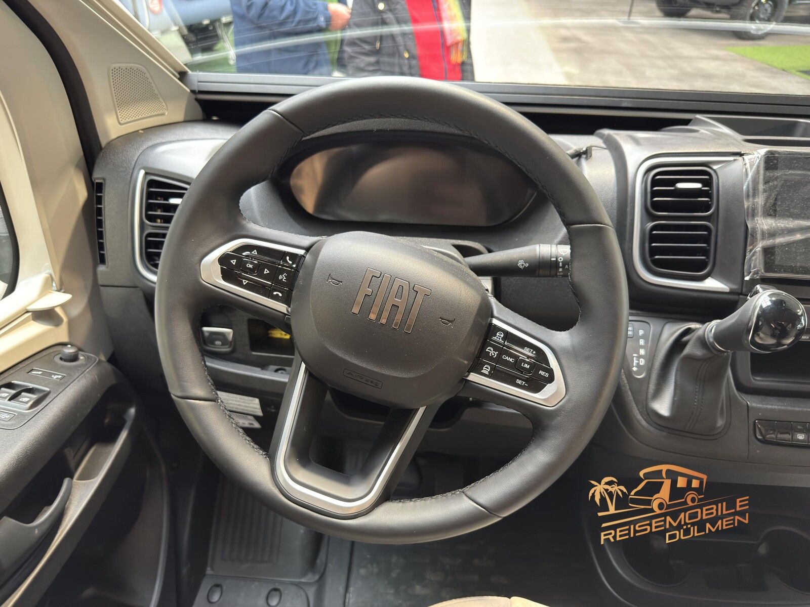 Fahrzeugabbildung Forster Livin Up Pro 636 EBL VIBE Edition Isofix RFK ACC