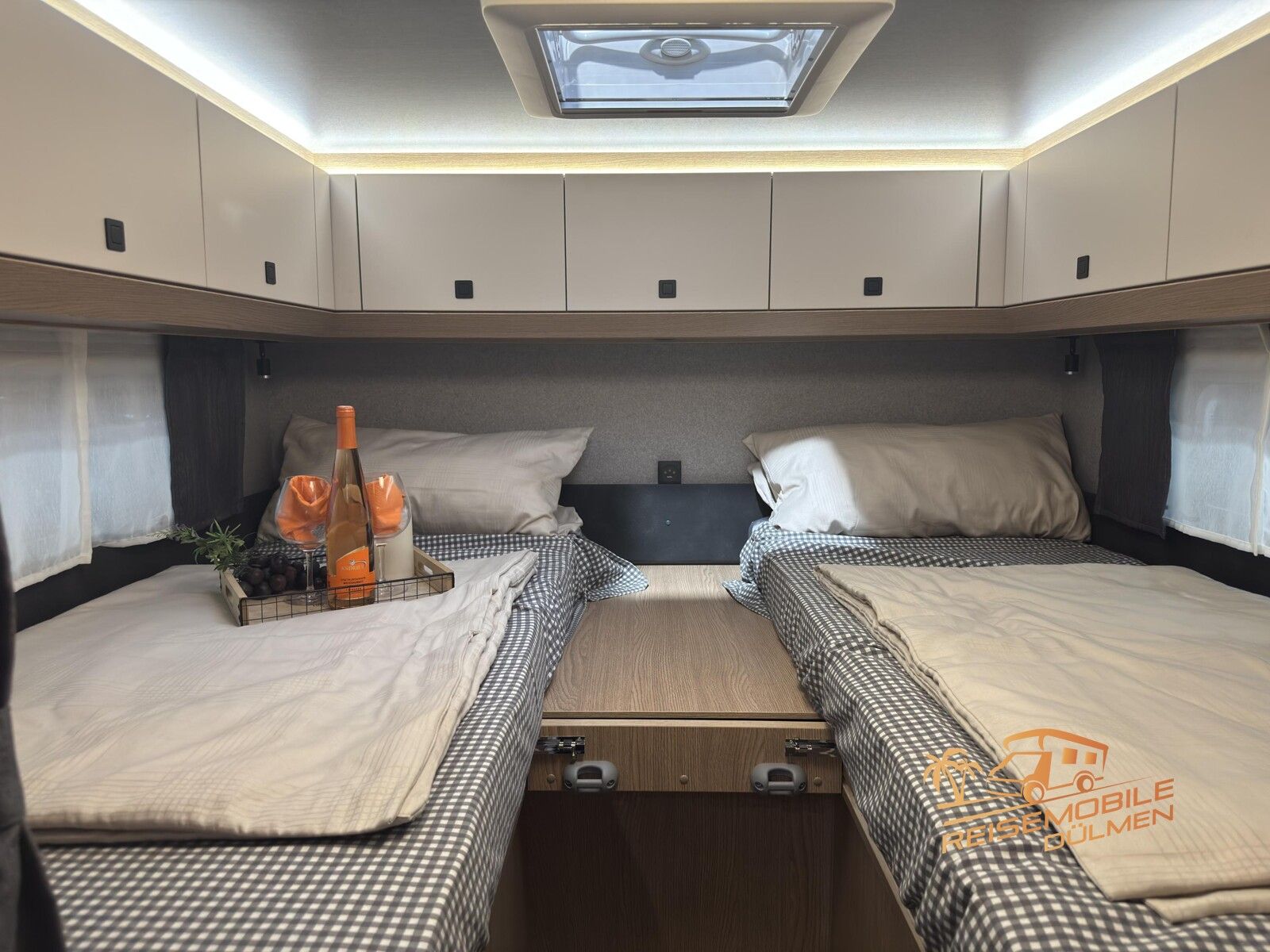 Fahrzeugabbildung Hobby OnTour T 710 GE Auto. Truma 6E Bettumbau