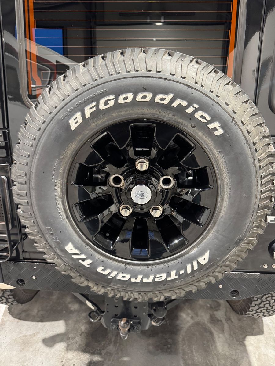 Fahrzeugabbildung Land Rover Defender 90 Scheckheft Sitzheizung 4Sitzer AHK