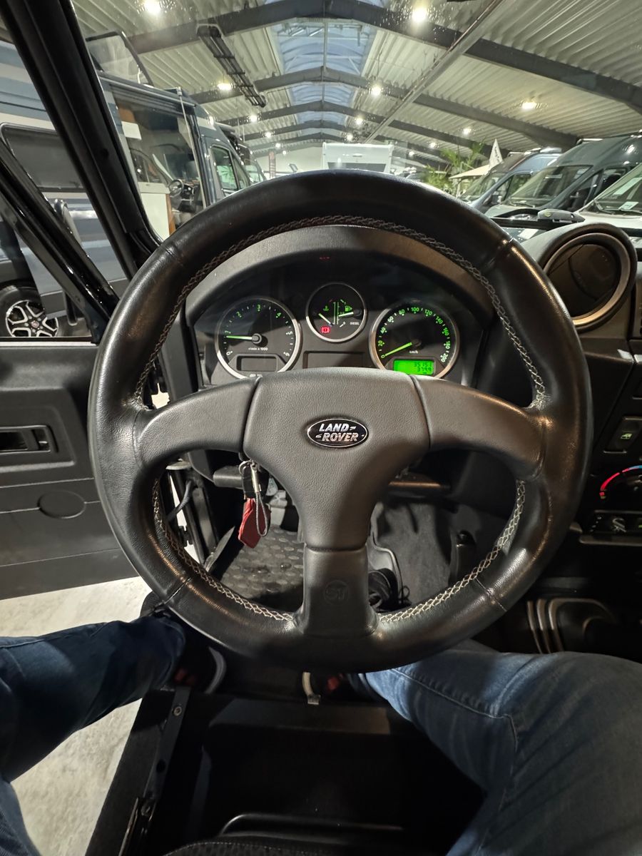 Fahrzeugabbildung Land Rover Defender 90 Scheckheft Sitzheizung 4Sitzer AHK