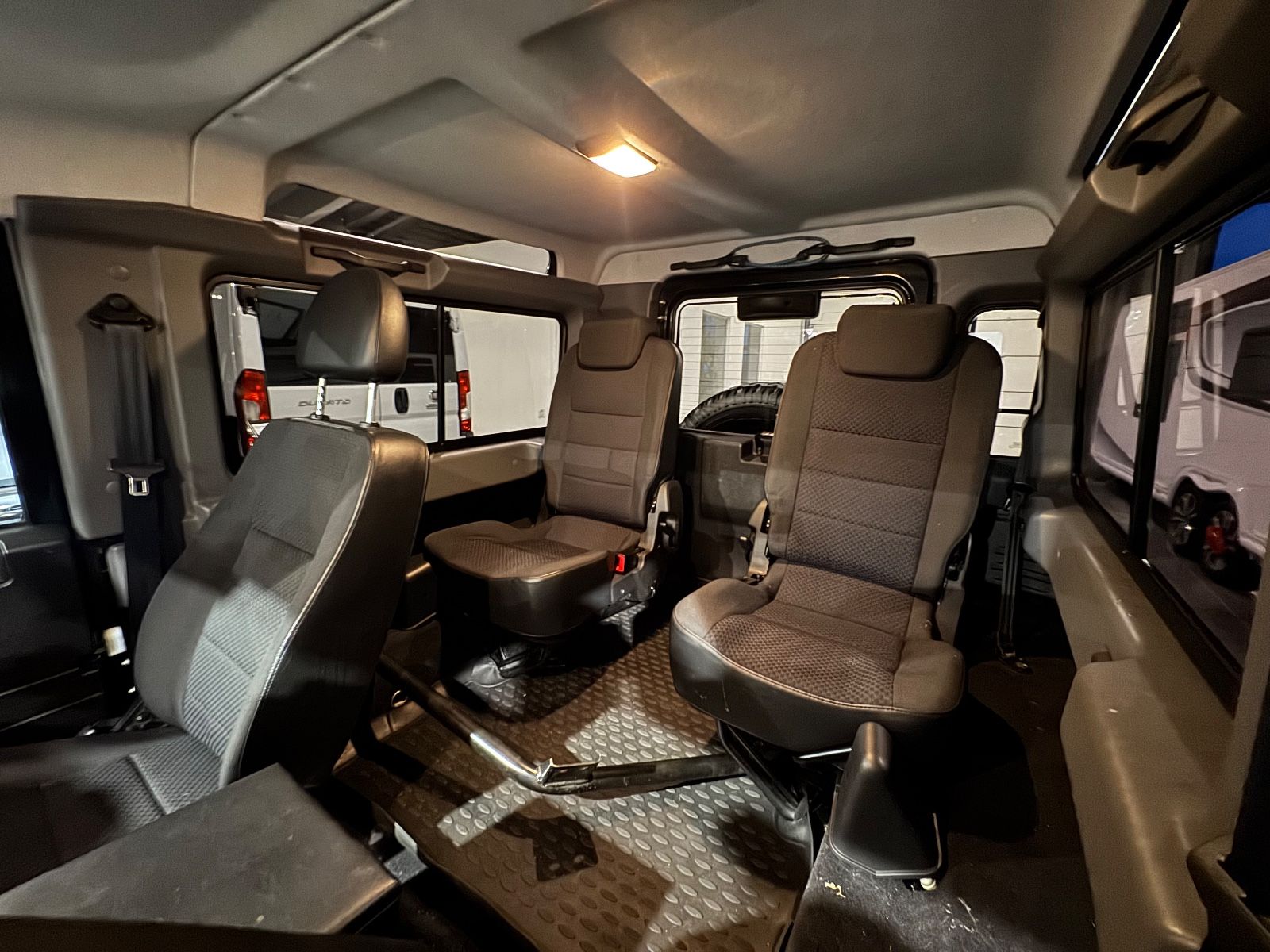 Fahrzeugabbildung Land Rover Defender 90 Scheckheft Sitzheizung 4Sitzer AHK