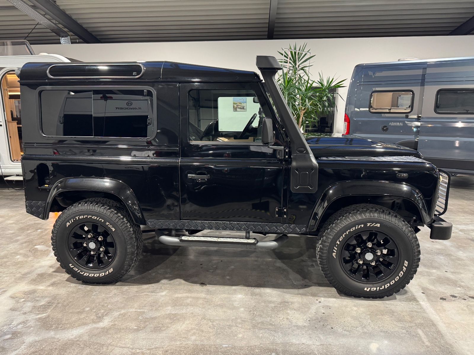 Fahrzeugabbildung Land Rover Defender 90 Scheckheft Sitzheizung 4Sitzer AHK
