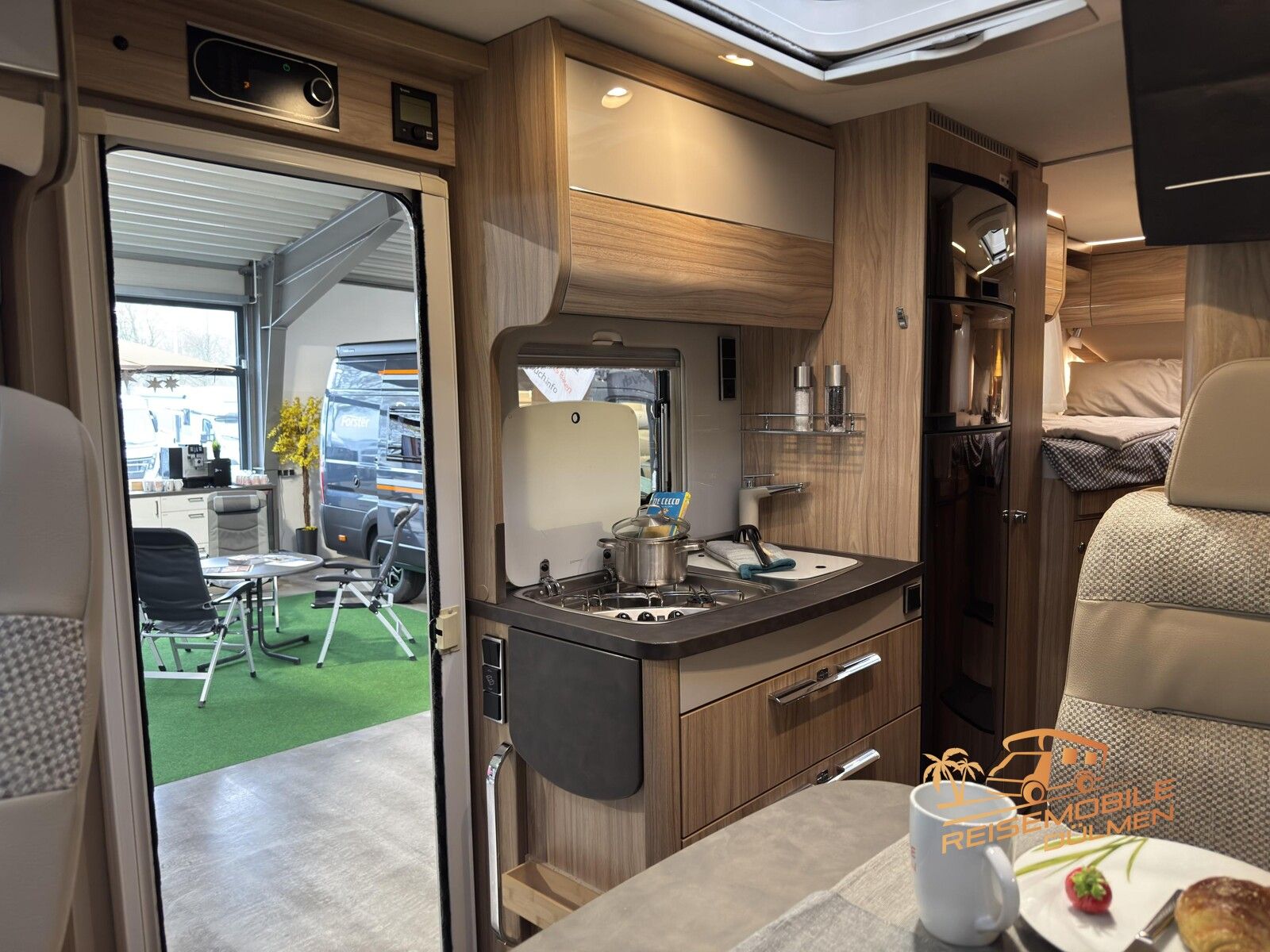 Fahrzeugabbildung HYMER / ERIBA / HYMERCAR Exsis-t 588 Navi RFK  Solar AHK SAT TV