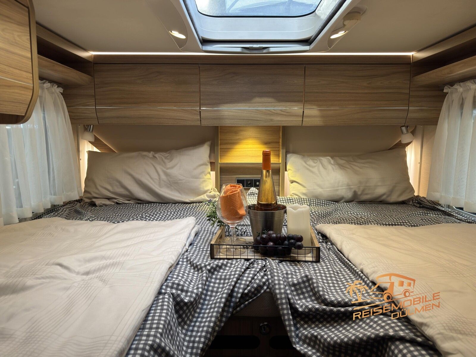 Fahrzeugabbildung HYMER / ERIBA / HYMERCAR Exsis-t 588 Navi RFK  Solar AHK SAT TV