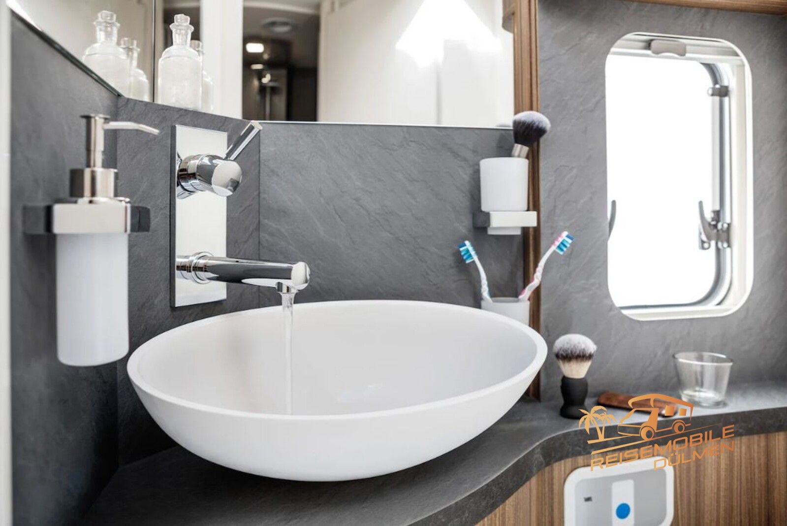 Fahrzeugabbildung Eura Mobil Contura CT 766 EB Fahrassistenz Markise Lithium