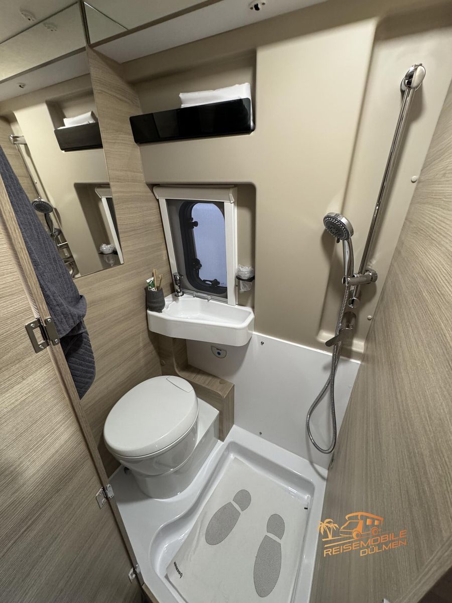 Fahrzeugabbildung Forster Livin Up Pro FV 636 EBL VIBE Edition Isofix RFK