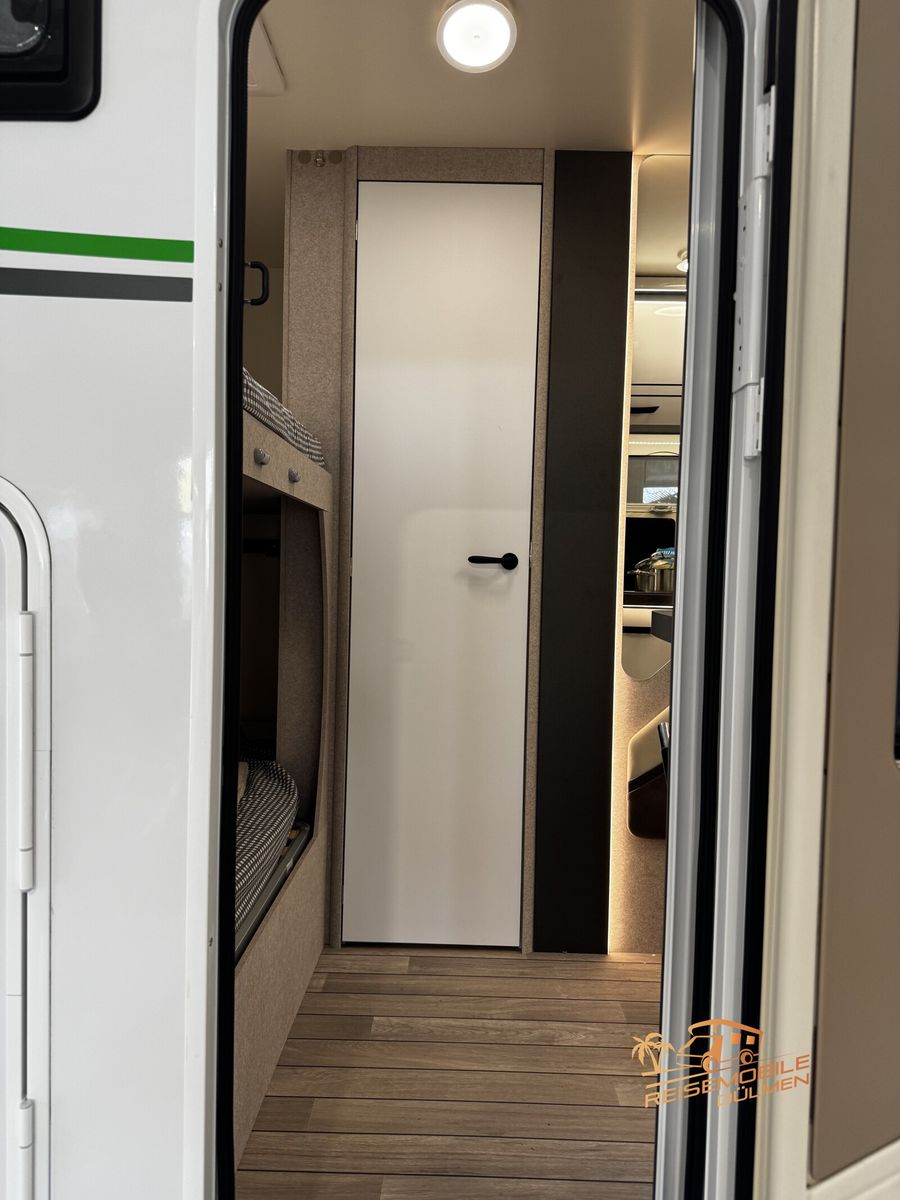 Fahrzeugabbildung Forster A 699VB 7 Gurtsitze + Schlafplätze Markise