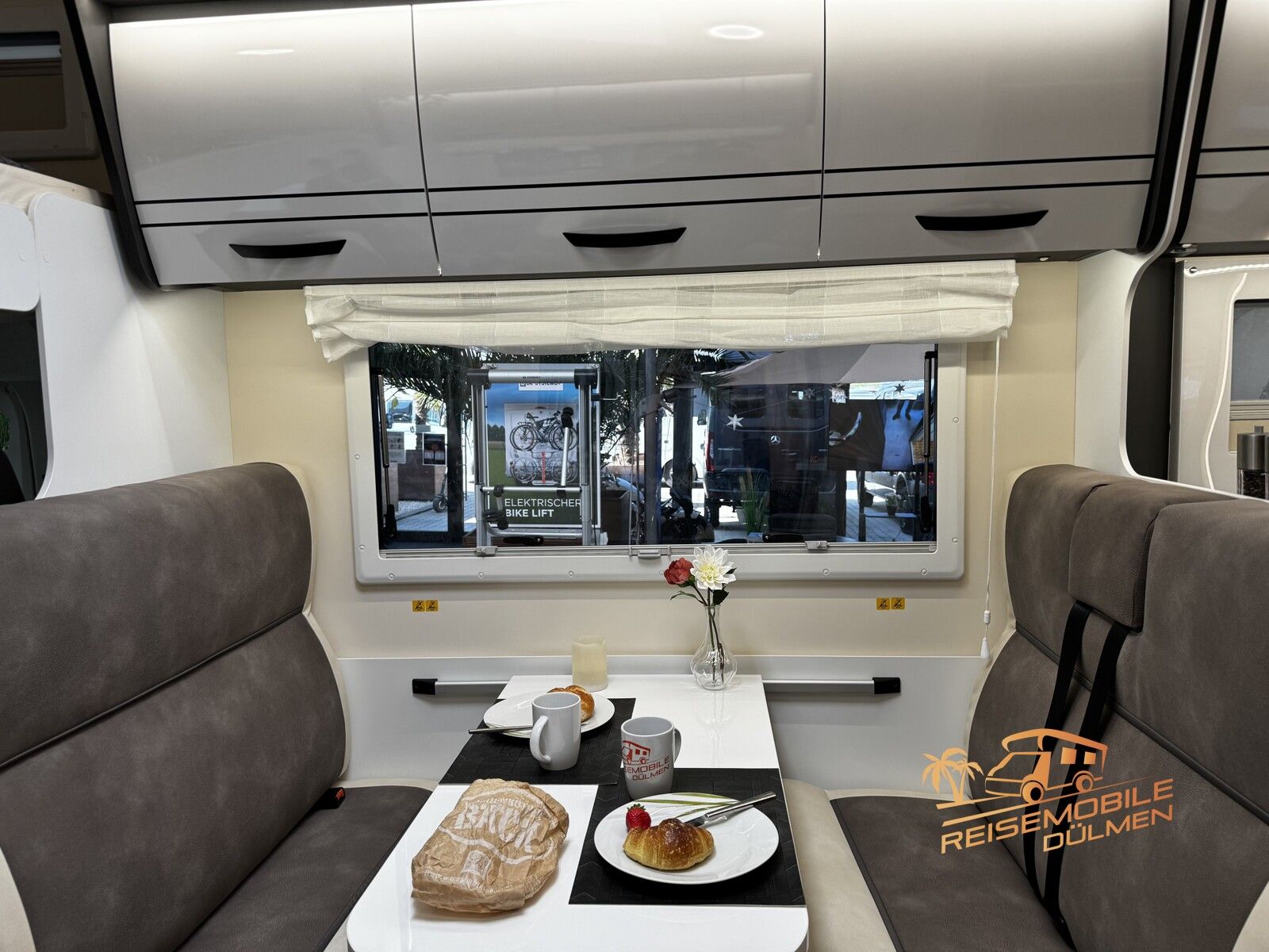 Fahrzeugabbildung Forster A 699VB 7 Gurtsitze + Schlafplätze Markise