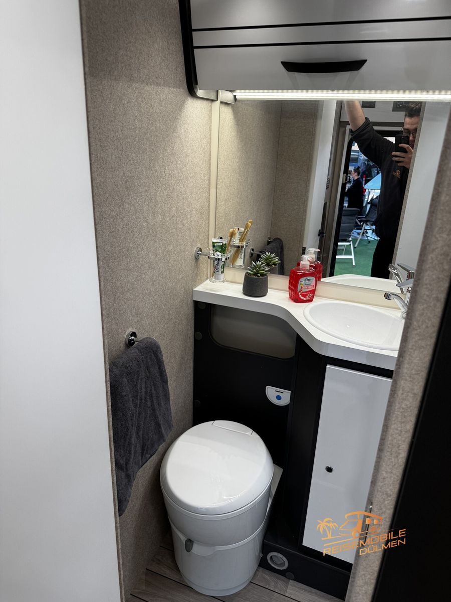 Fahrzeugabbildung Forster A 699VB 7 Gurtsitze + Schlafplätze Markise