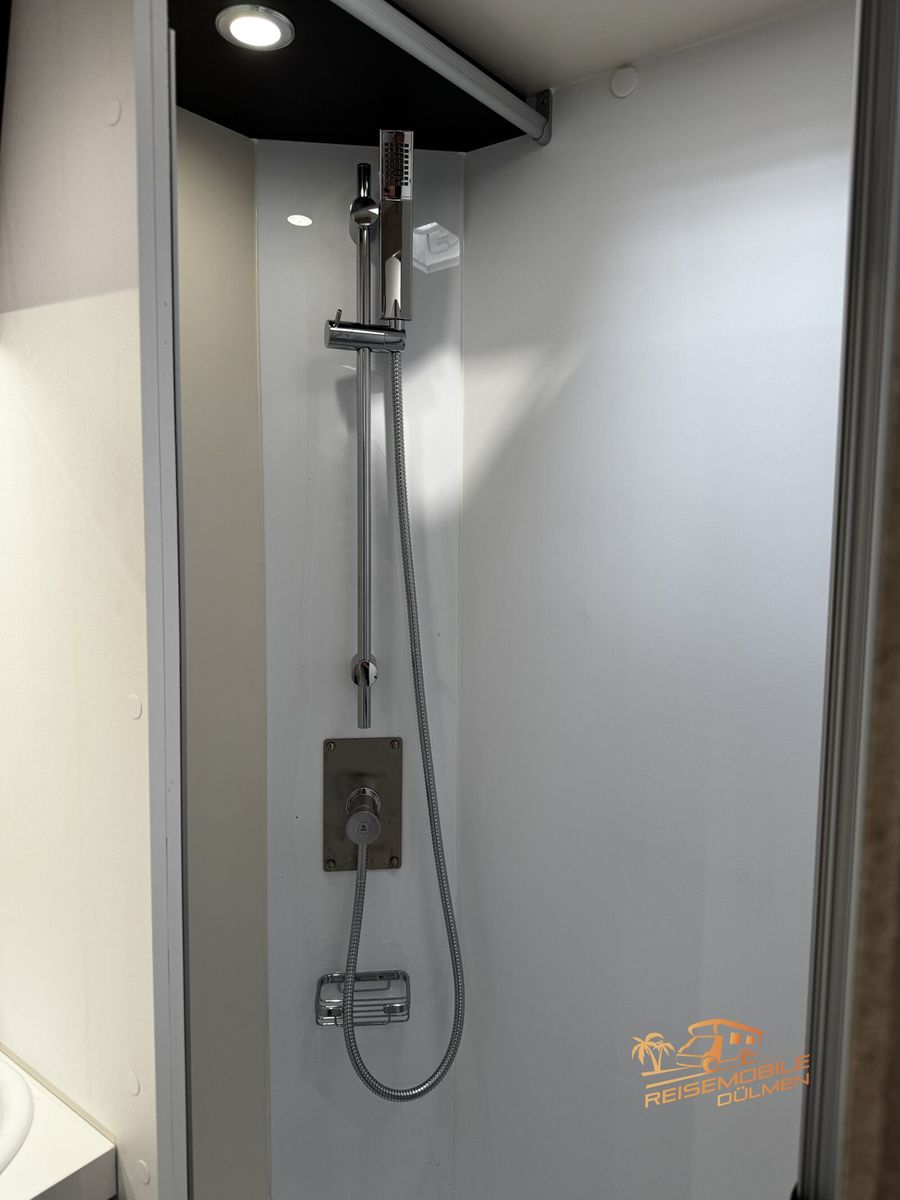 Fahrzeugabbildung Forster A 699VB 7 Gurtsitze + Schlafplätze Markise