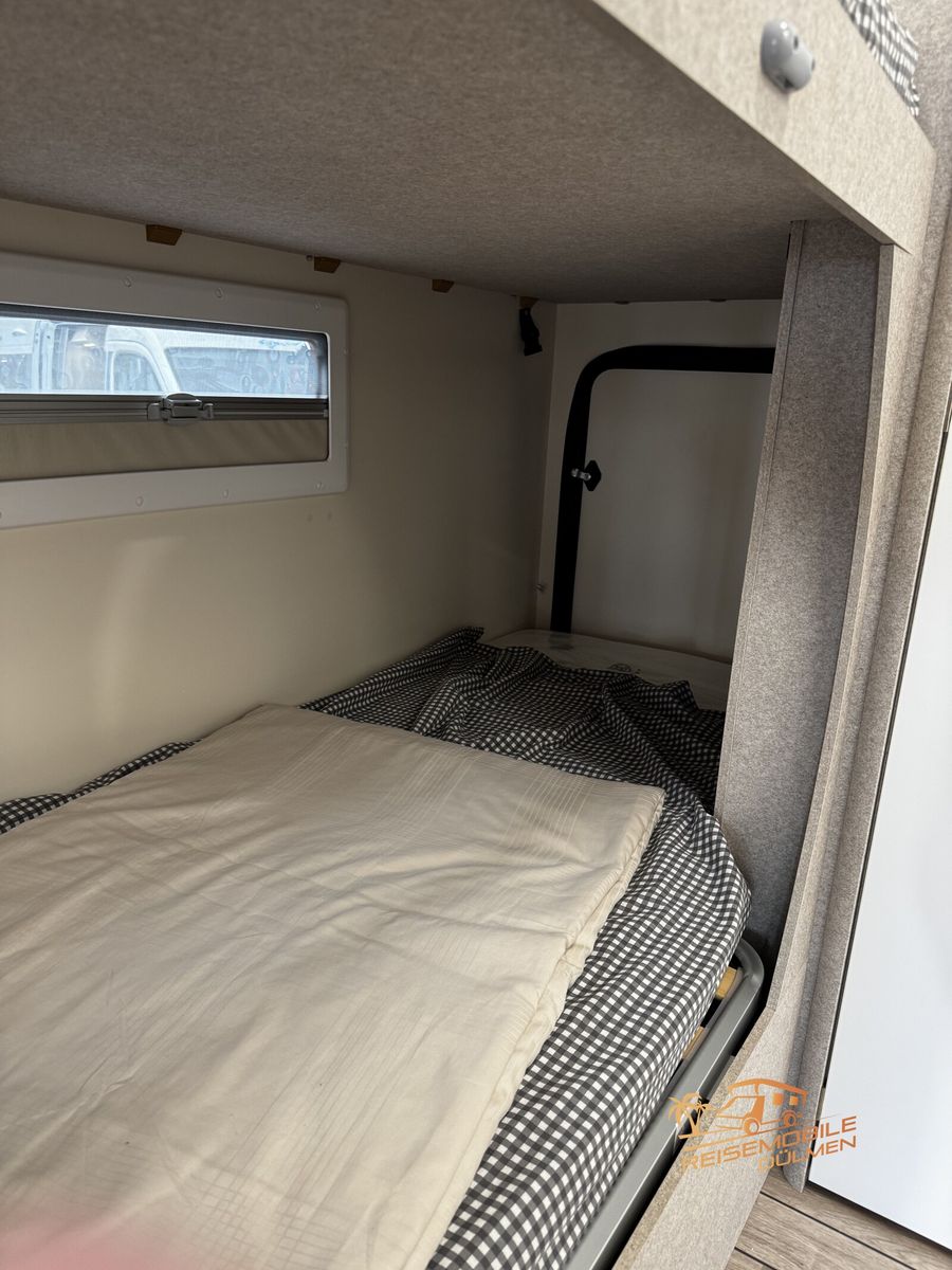 Fahrzeugabbildung Forster A 699VB 7 Gurtsitze + Schlafplätze Markise