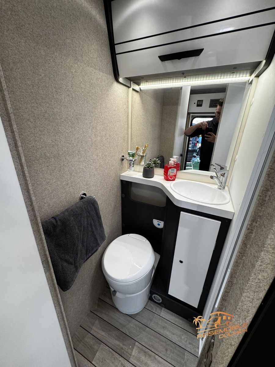 Fahrzeugabbildung Forster A 699VB 7 Gurtsitze + Schlafplätze Markise