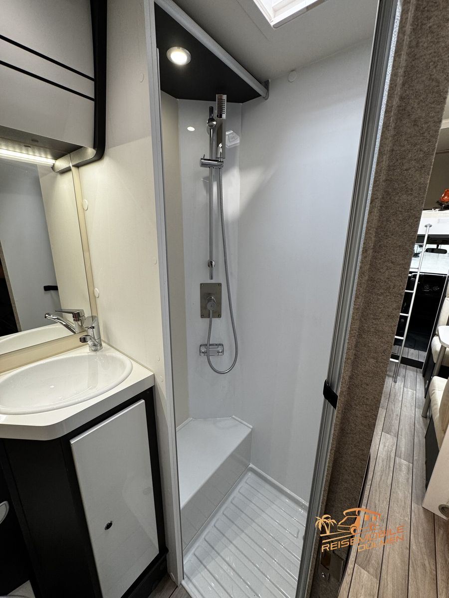 Fahrzeugabbildung Forster A 699VB 7 Gurtsitze + Schlafplätze Markise