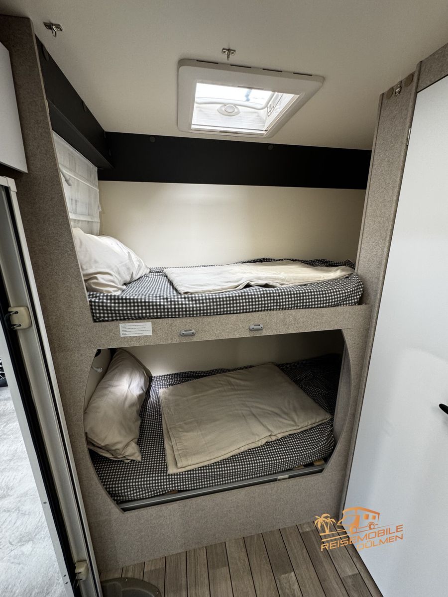 Fahrzeugabbildung Forster A 699VB 7 Gurtsitze + Schlafplätze Markise