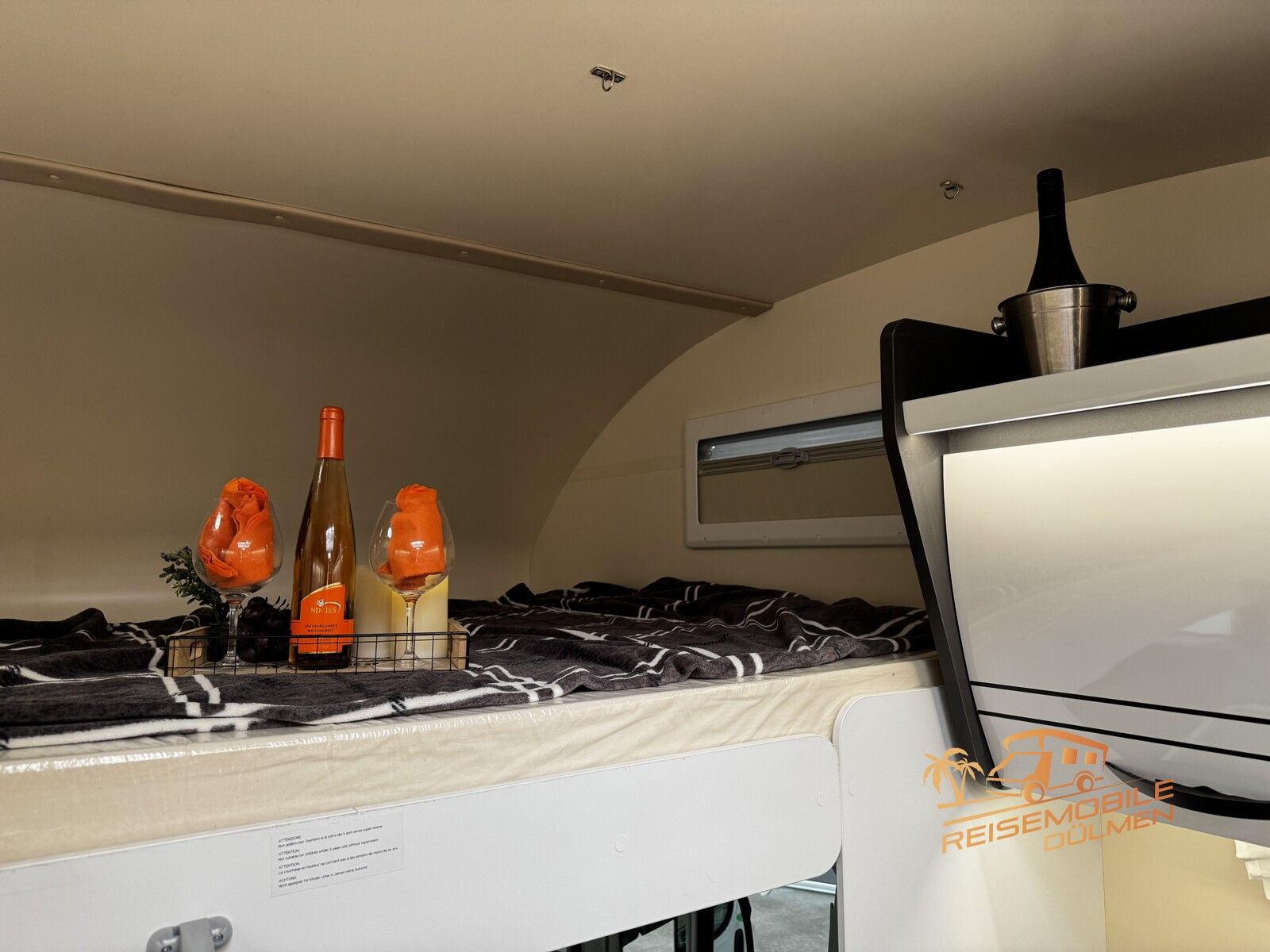 Fahrzeugabbildung Forster A 699VB 7 Gurtsitze + Schlafplätze Markise