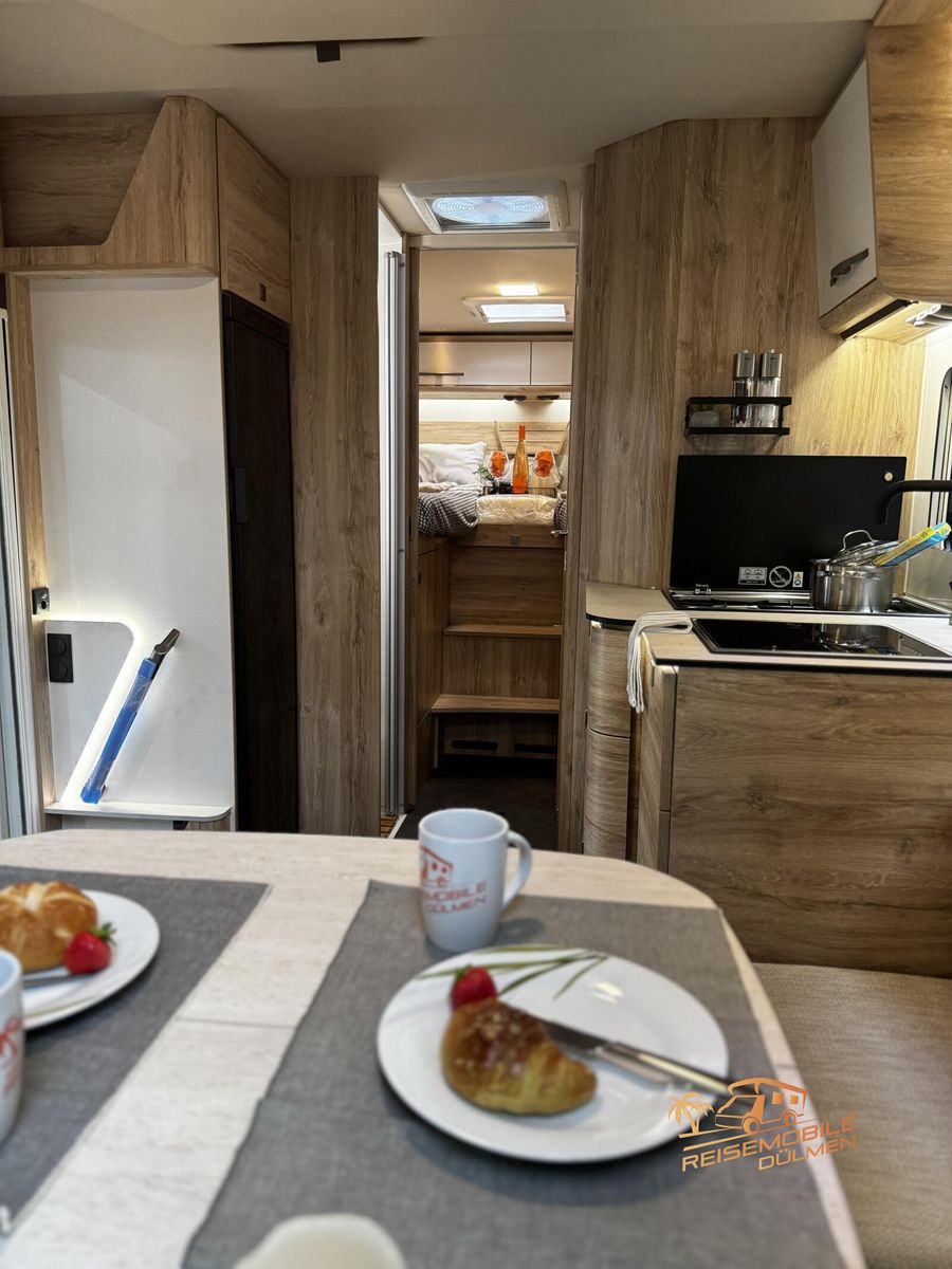 Fahrzeugabbildung Eura Mobil Profila RS 720 EF Dachlüfter RFK Sun Roof