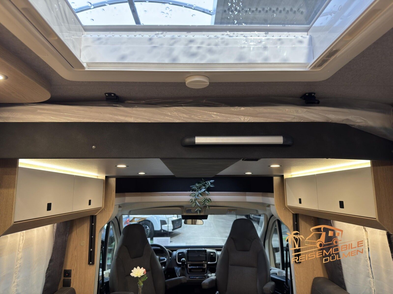 Fahrzeugabbildung Hobby OnTour T 700 FH TCombi6 DuoControl Paket-Safety