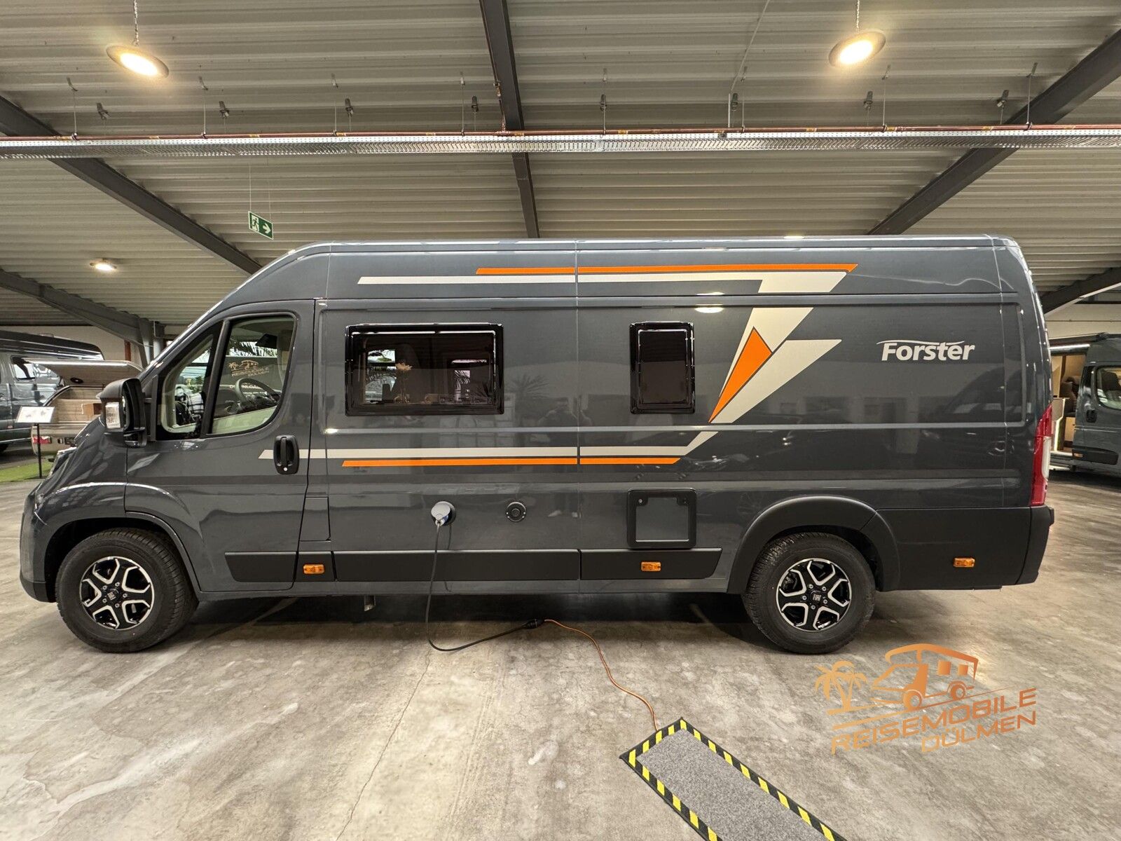 Fahrzeugabbildung Forster Livin Up Pro FV 636 EBL VIBE Edition Markise RFK