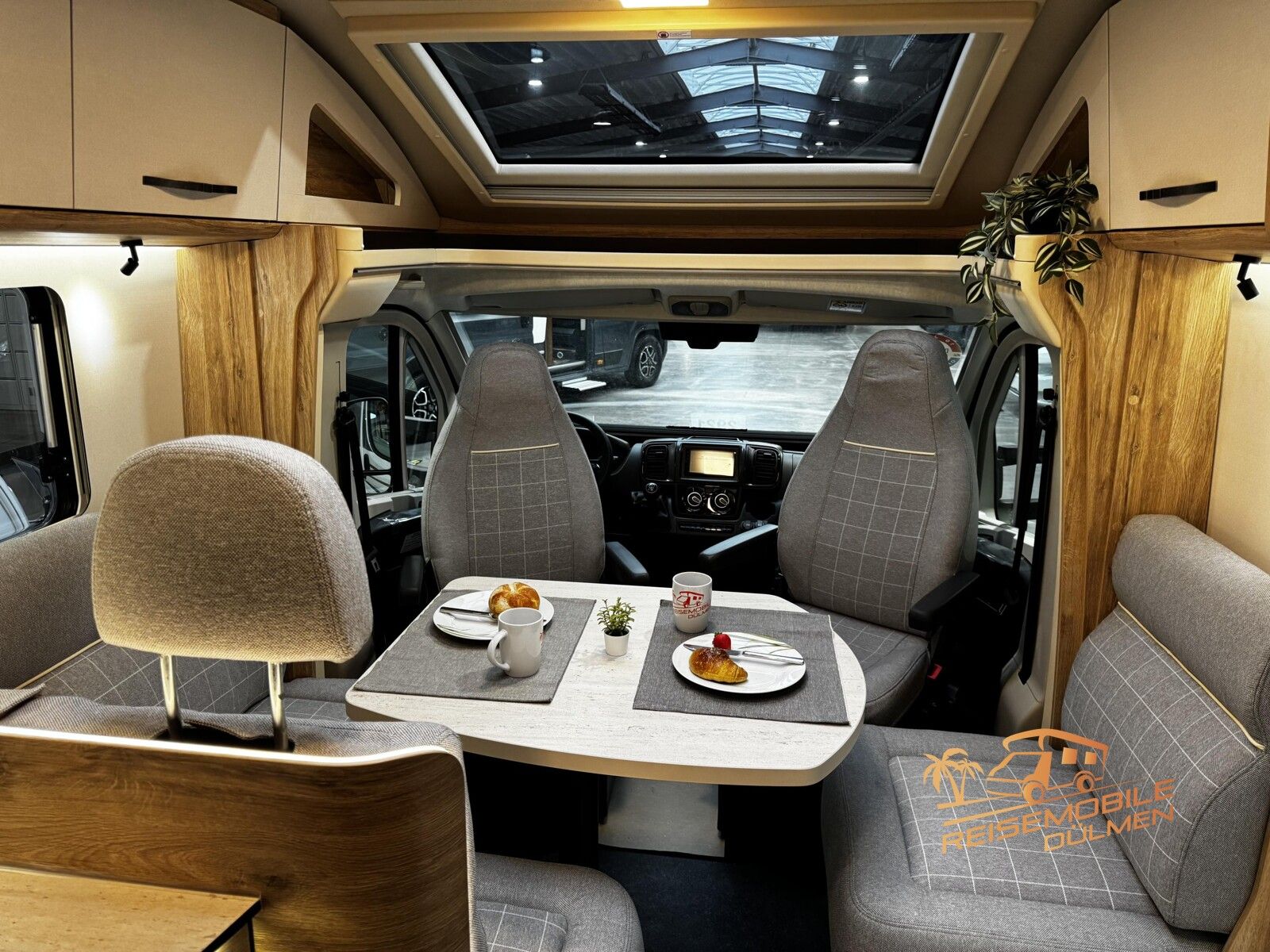 Fahrzeugabbildung Eura Mobil Profila T 720 EB Edition 101 Fahrassistenz-Paket